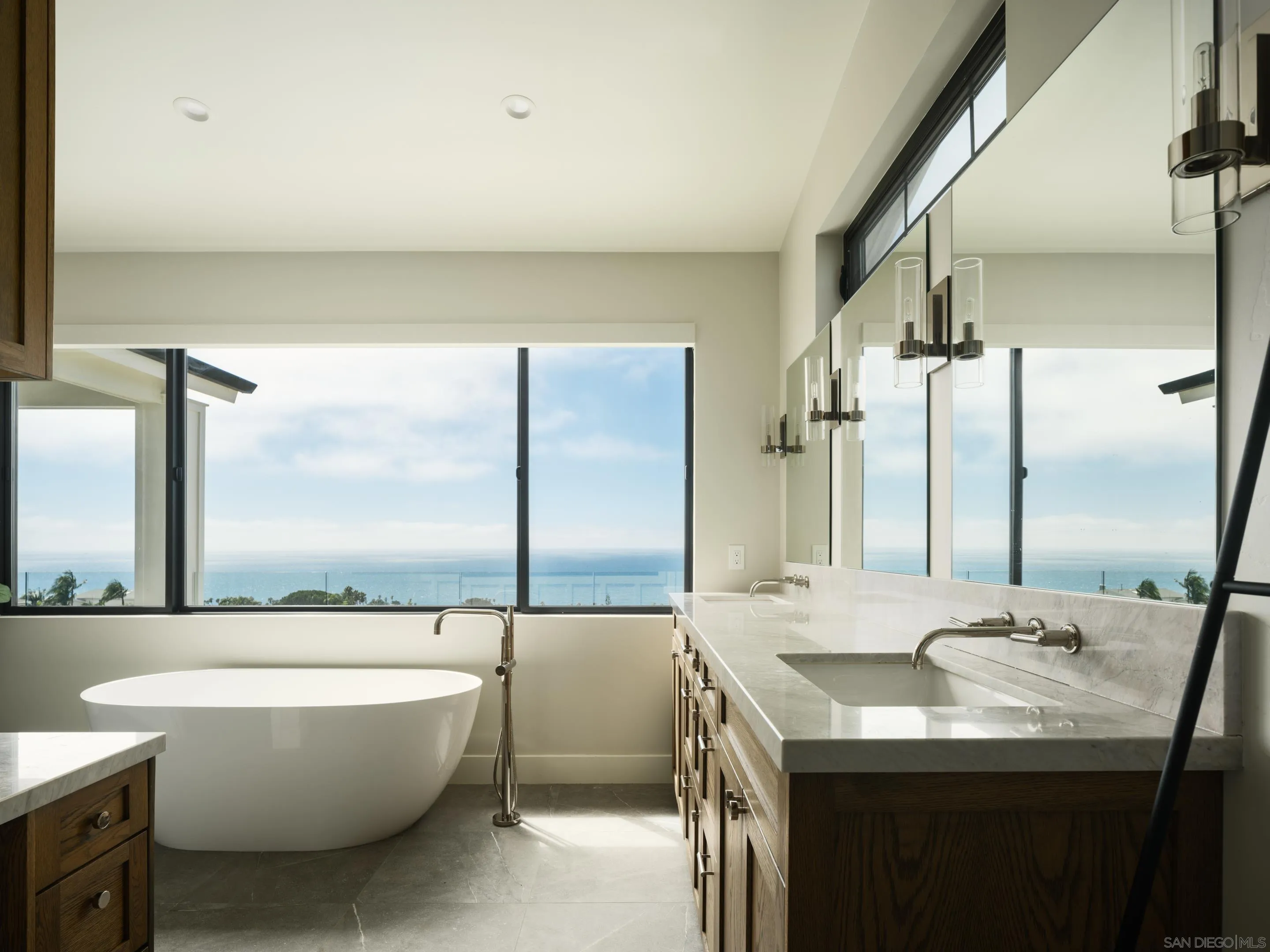 https://cdn.realtyfeed.com/cdn/127/250039795/30cbc4fce45b19f6ac15296d590d393c.webp