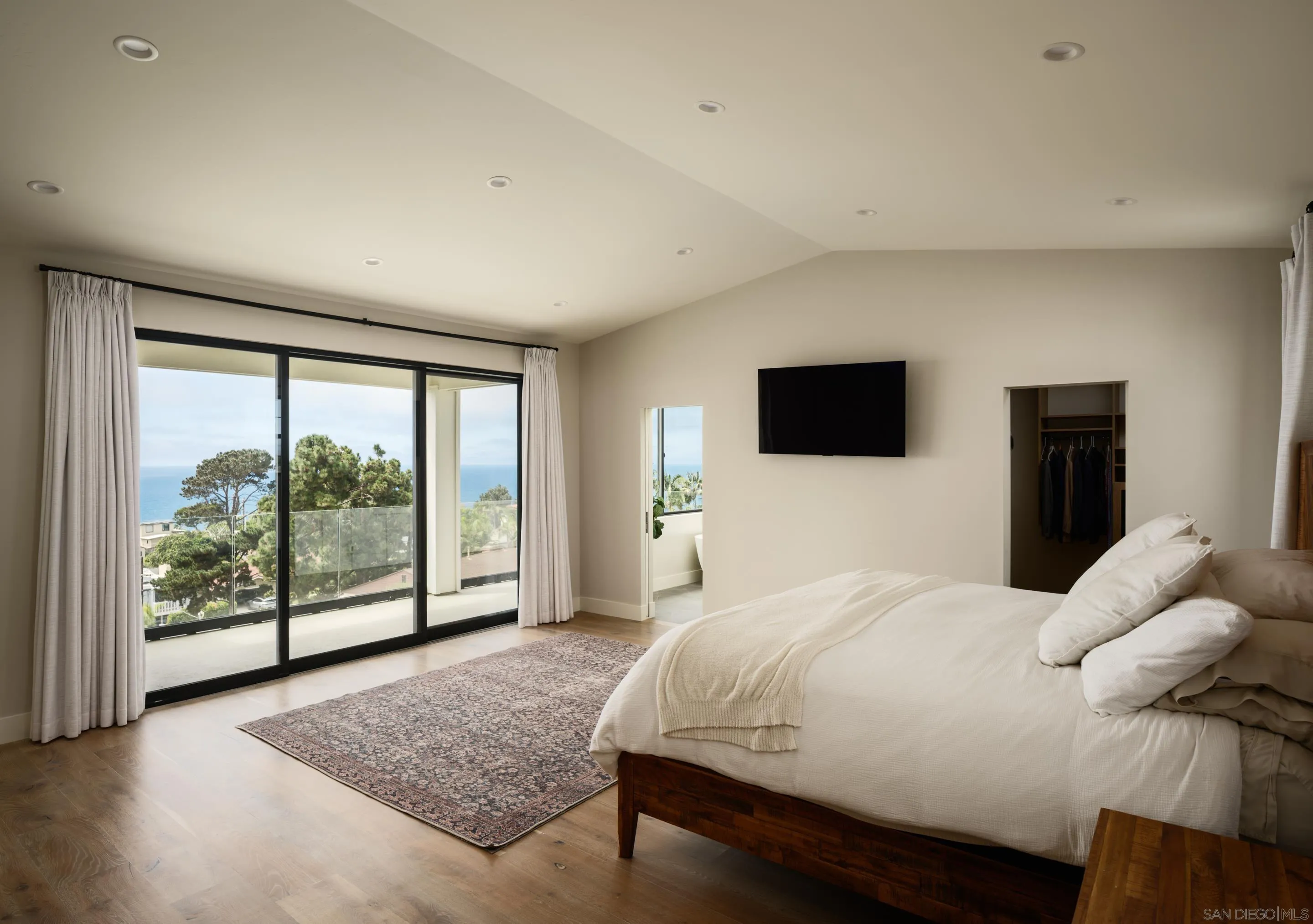 https://cdn.realtyfeed.com/cdn/127/250039795/3ef07b2f0a42e014021d5f6687b05763.webp