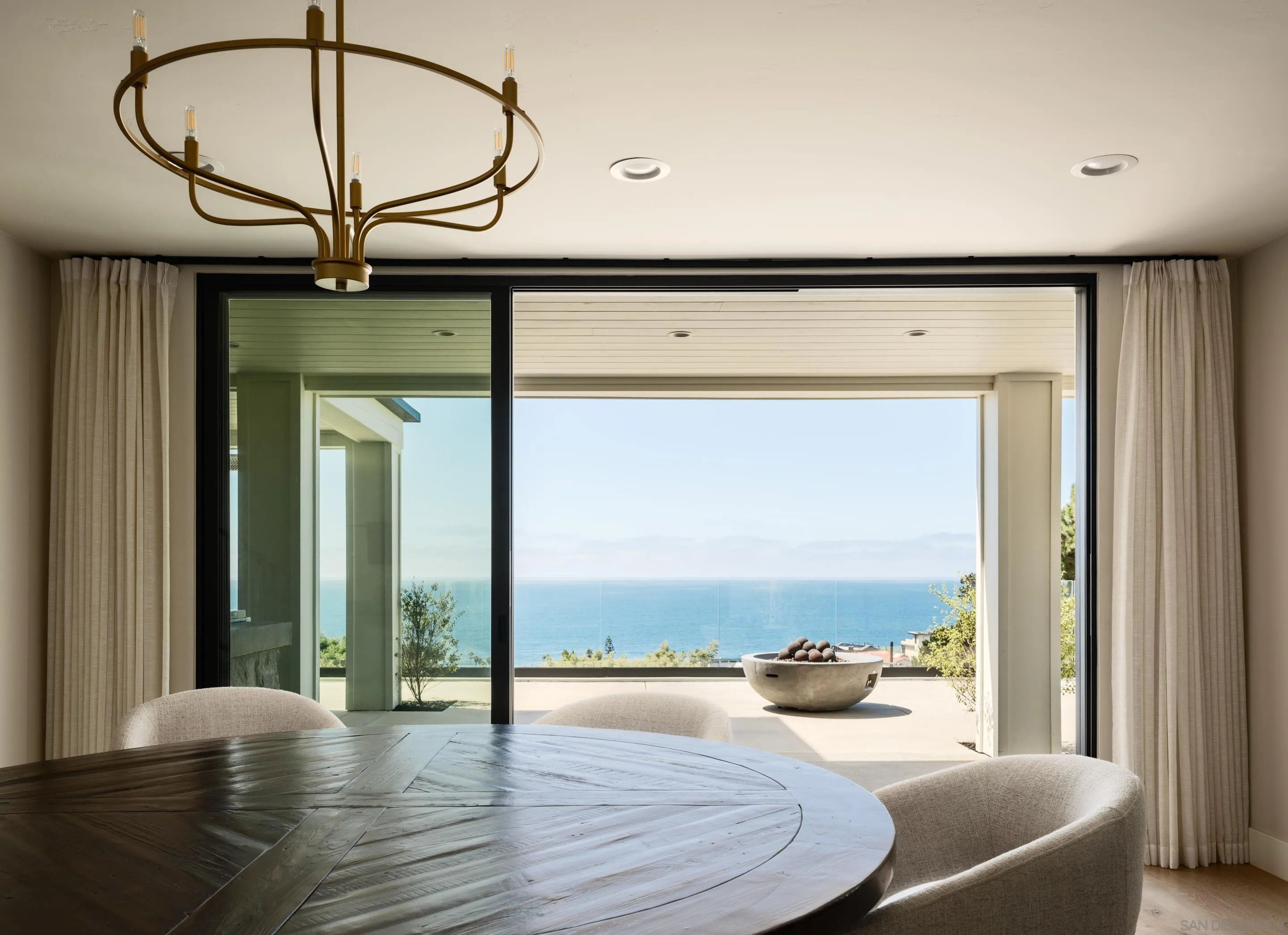 https://cdn.realtyfeed.com/cdn/127/250039795/6f0d1b10d97ae976b253f02d53a4ee84.webp