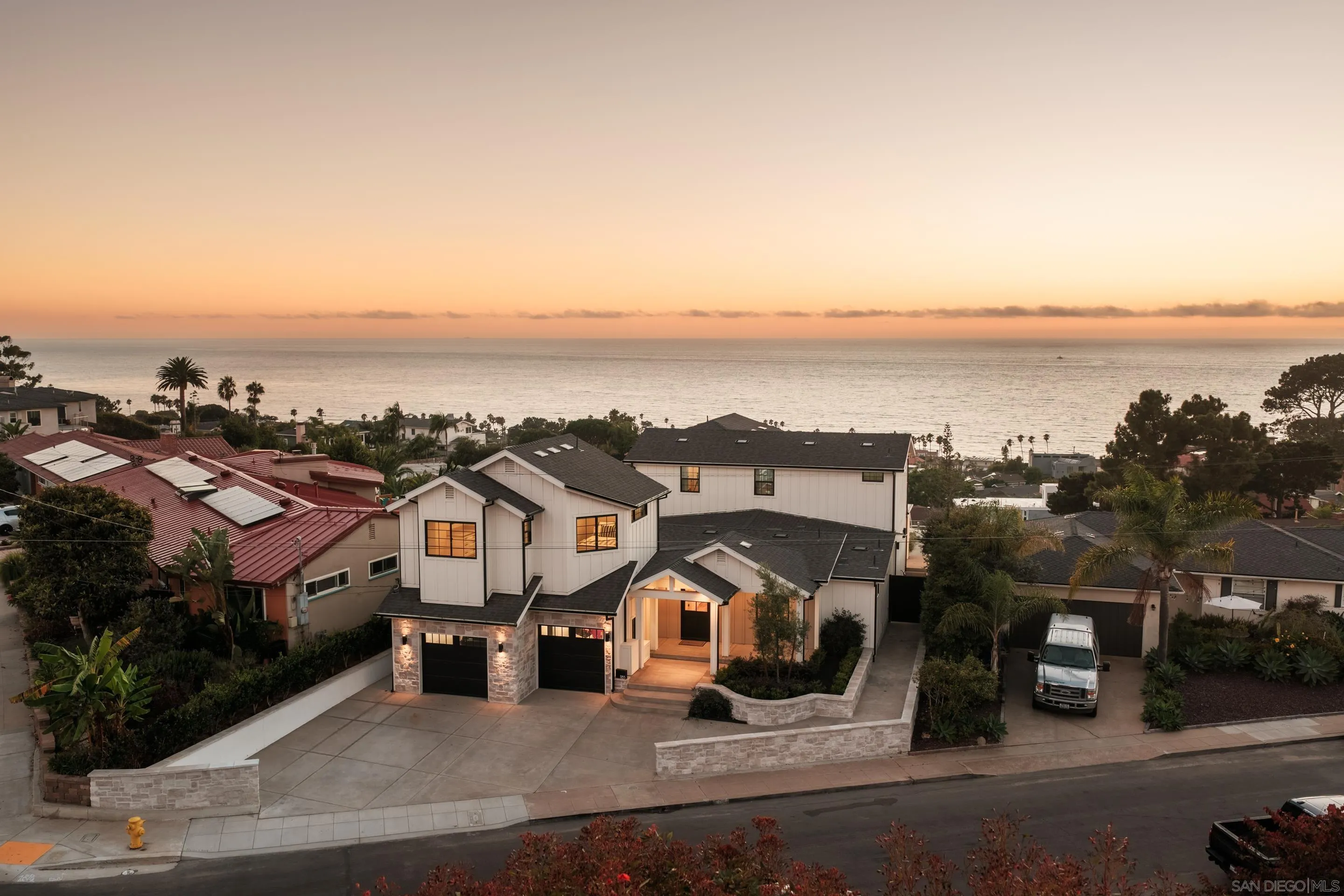 https://cdn.realtyfeed.com/cdn/127/250039795/737e707c8d8c3cb31c19a814a9ffb9df.webp