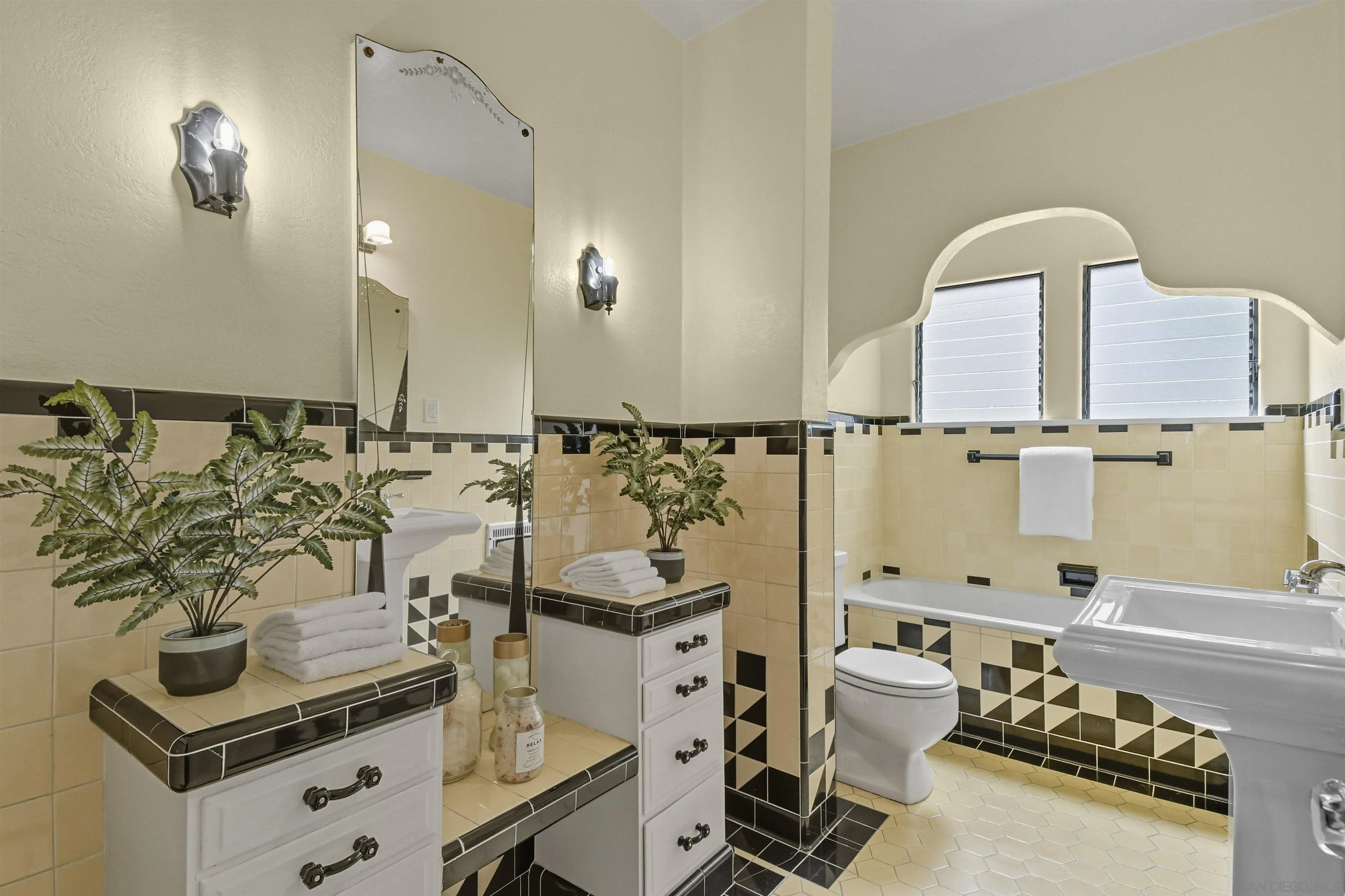 https://cdn.realtyfeed.com/cdn/127/250039796/fdb1c8ef6e8ab34f88de31f540e5004d.webp