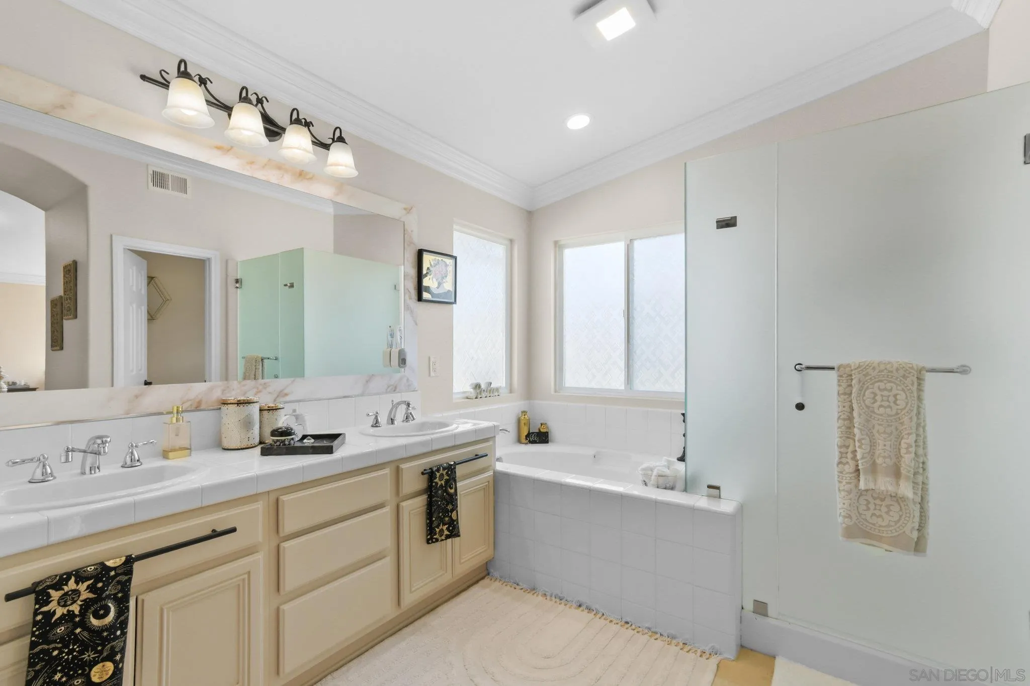 https://cdn.realtyfeed.com/cdn/127/250039800/5de80a497d44b3e893f5af7d7507be5e.webp