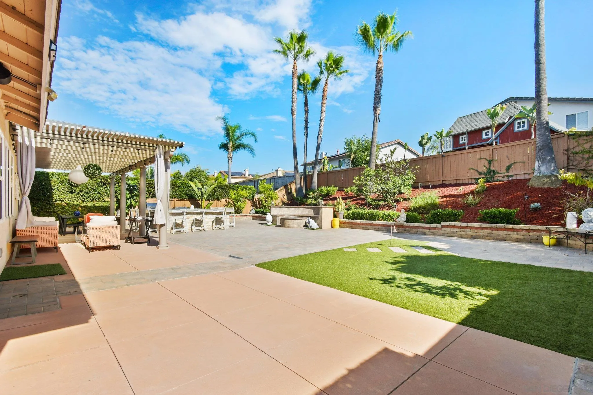 https://cdn.realtyfeed.com/cdn/127/250039800/6575dbf44c80d841b6ae7ce3ad897c6f.webp