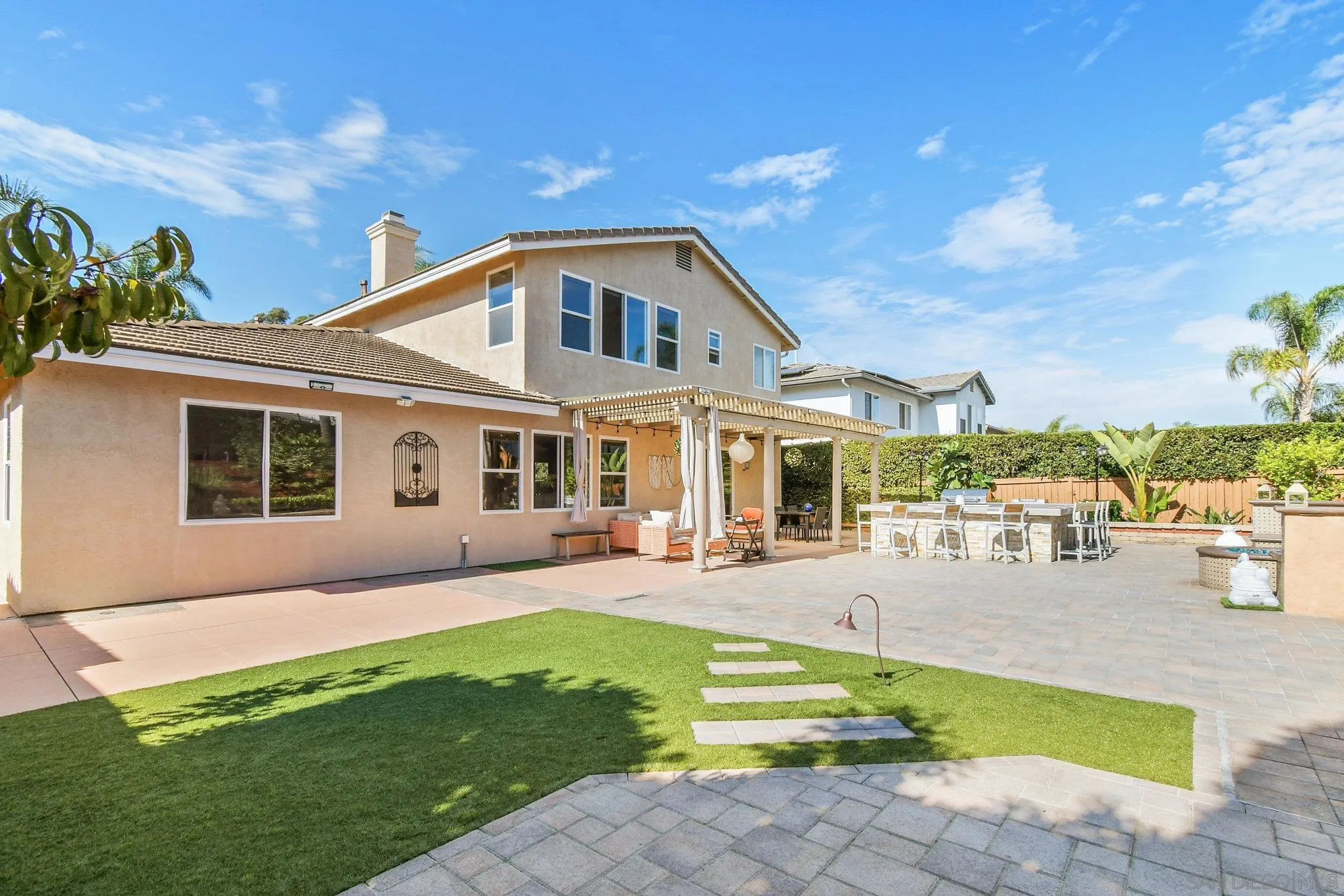https://cdn.realtyfeed.com/cdn/127/250039800/739abf7795b649f0bee872778e45a686.webp