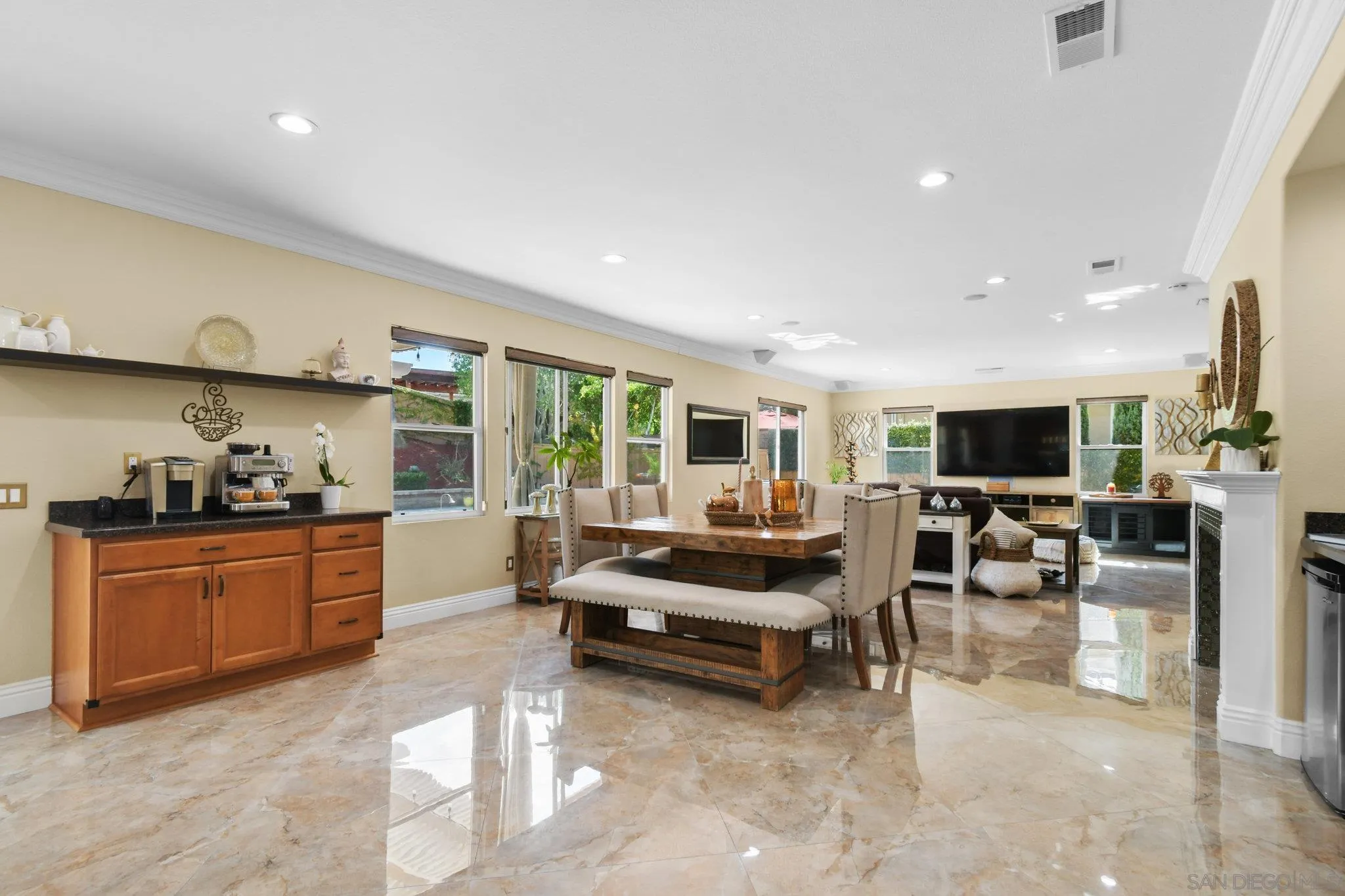 https://cdn.realtyfeed.com/cdn/127/250039800/83ee57f9cbea4c014c0afb3eb61cb44c.webp