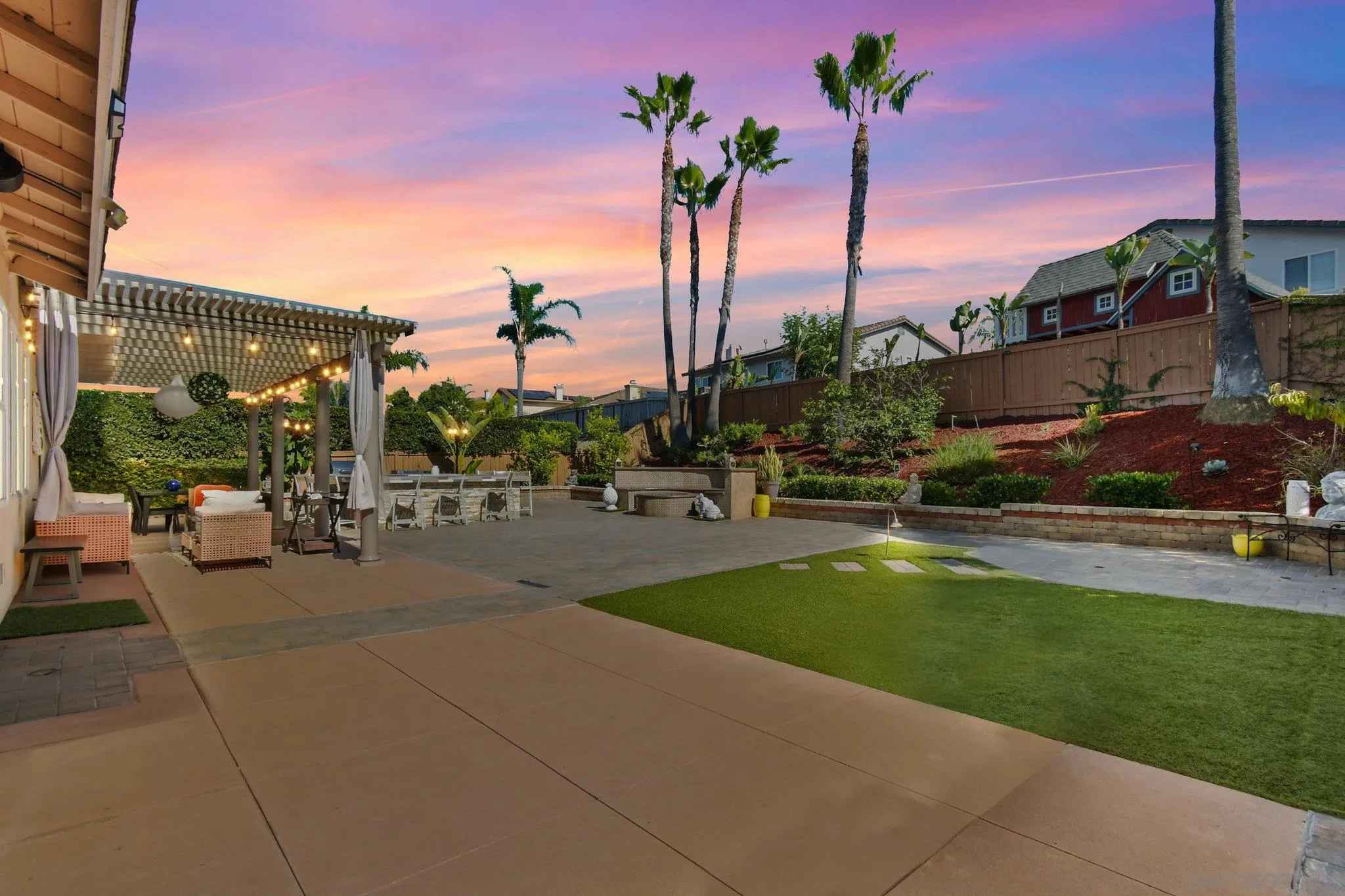https://cdn.realtyfeed.com/cdn/127/250039800/ae452a93eb50655d6746e4577dea55b4.webp