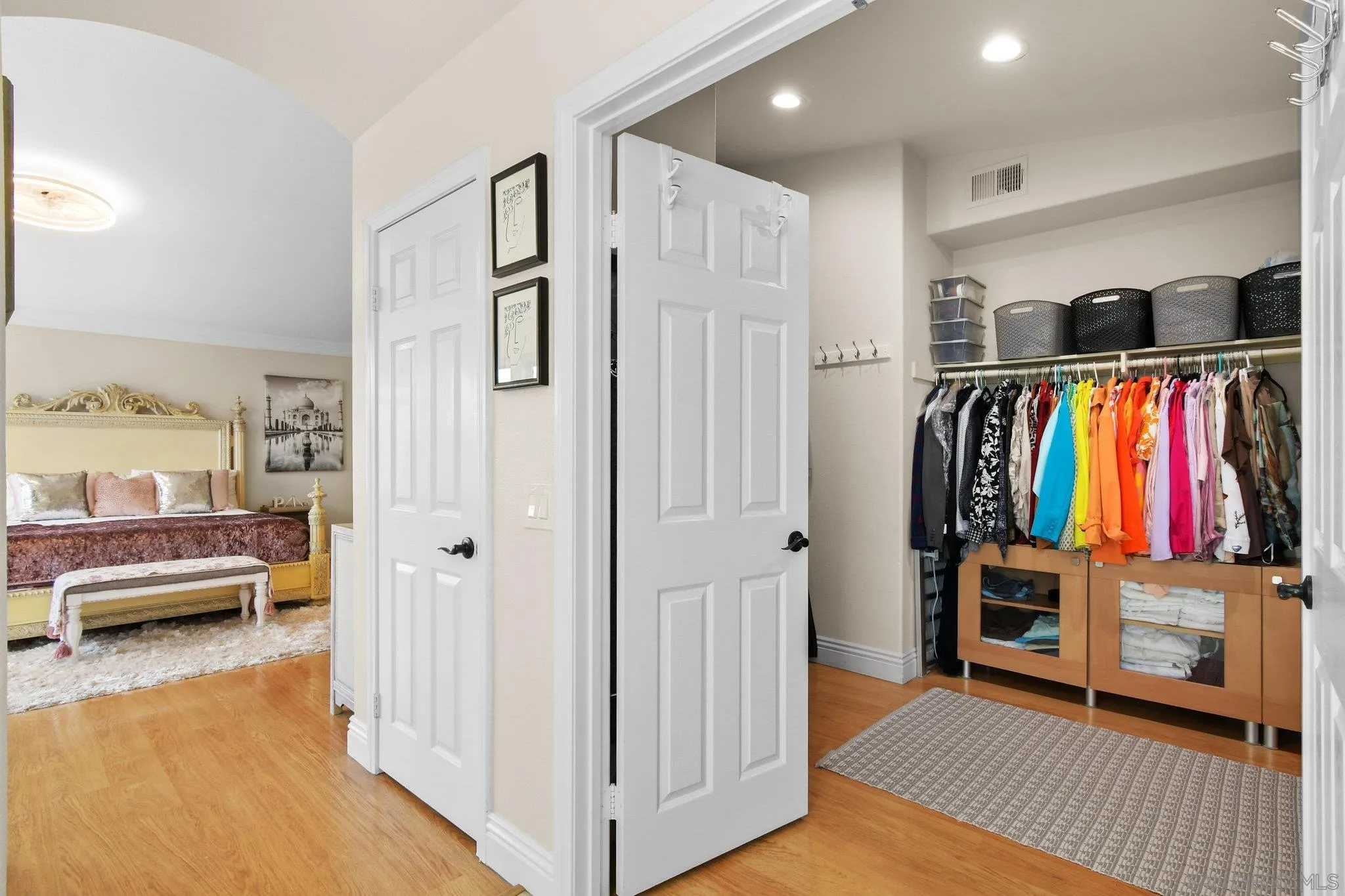 https://cdn.realtyfeed.com/cdn/127/250039800/c2bb17fc21d28122efa81bd4eef9b9fc.webp