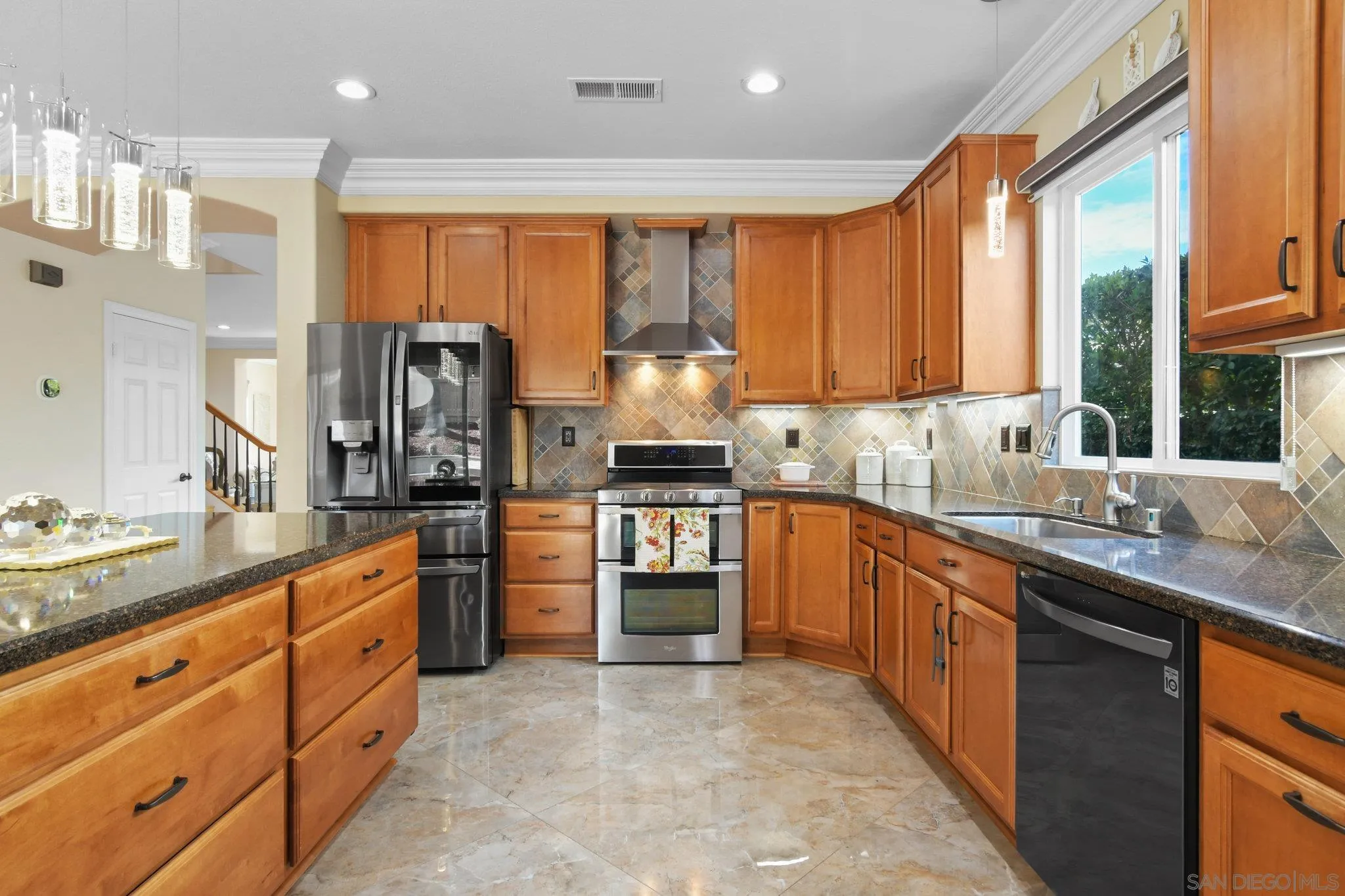 https://cdn.realtyfeed.com/cdn/127/250039800/cf052bc4f9559b06f8f5867b7f0db561.webp