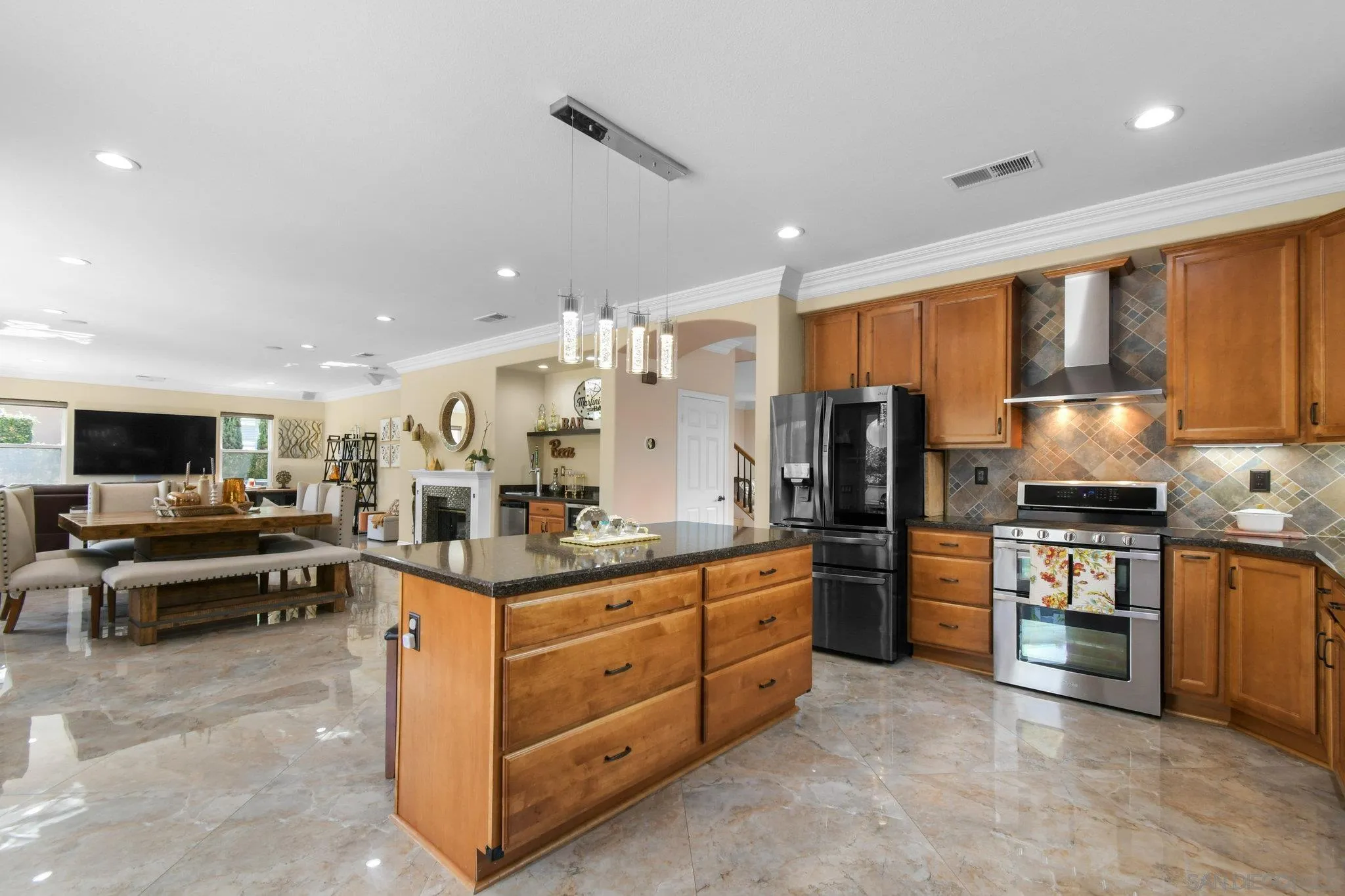 https://cdn.realtyfeed.com/cdn/127/250039800/dbbb7bfaeb9f704905e398512c1f4dec.webp