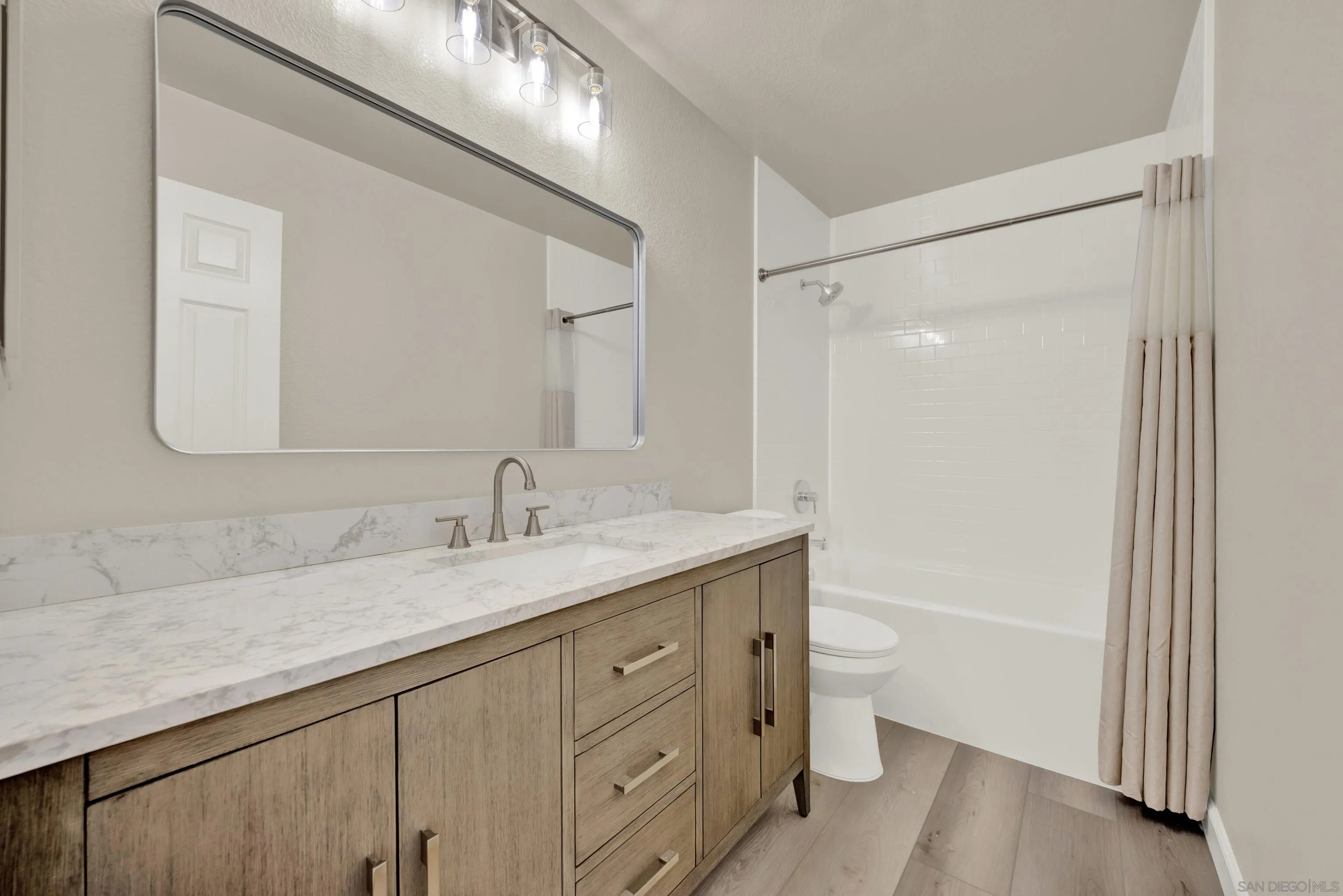 https://cdn.realtyfeed.com/cdn/127/250039801/2c2bbcbe983bd5ca64e9f215964d7ef7.webp