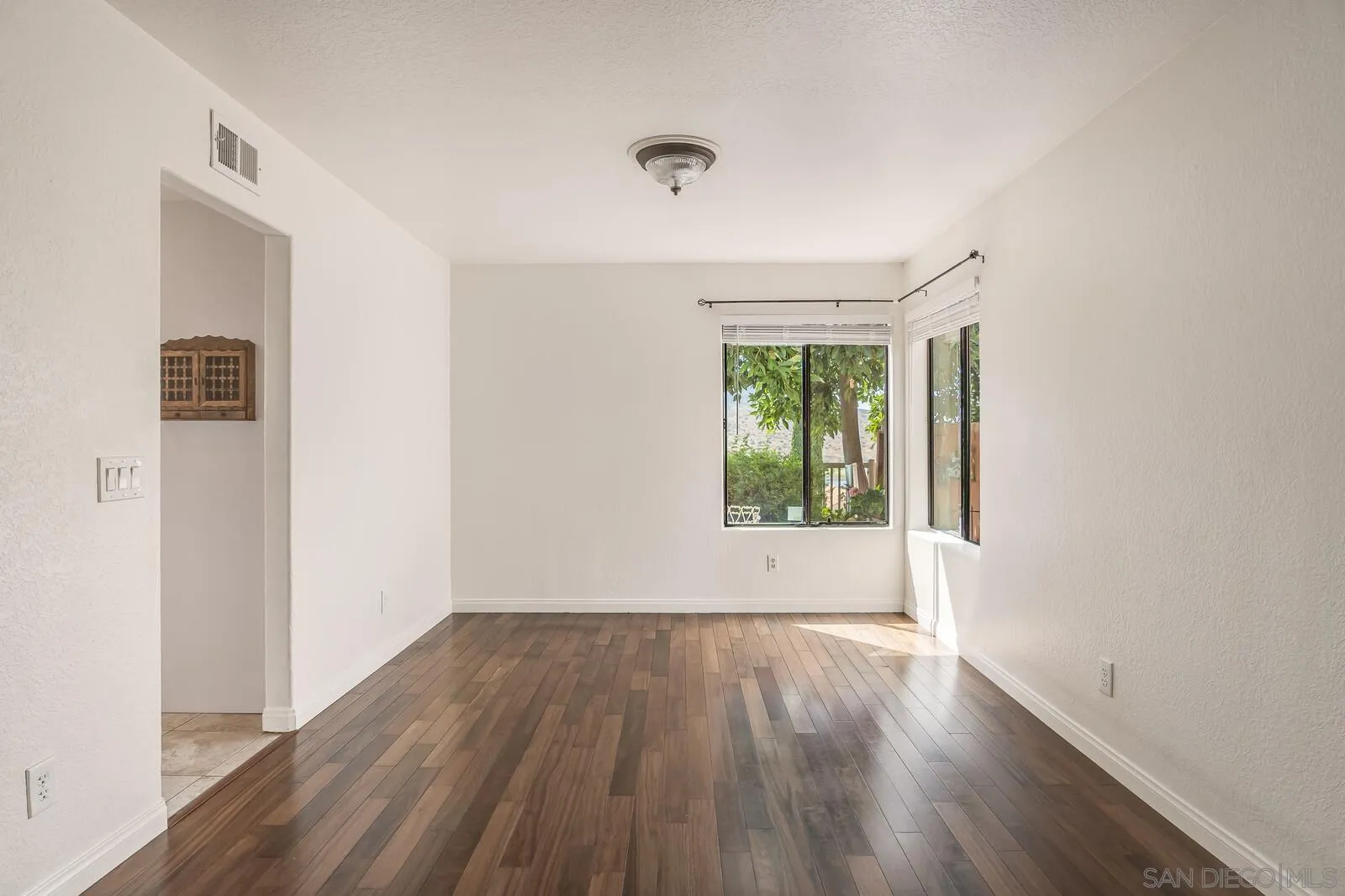 https://cdn.realtyfeed.com/cdn/127/250039802/0d95cc04dce73093889f9314a183c8d9.webp