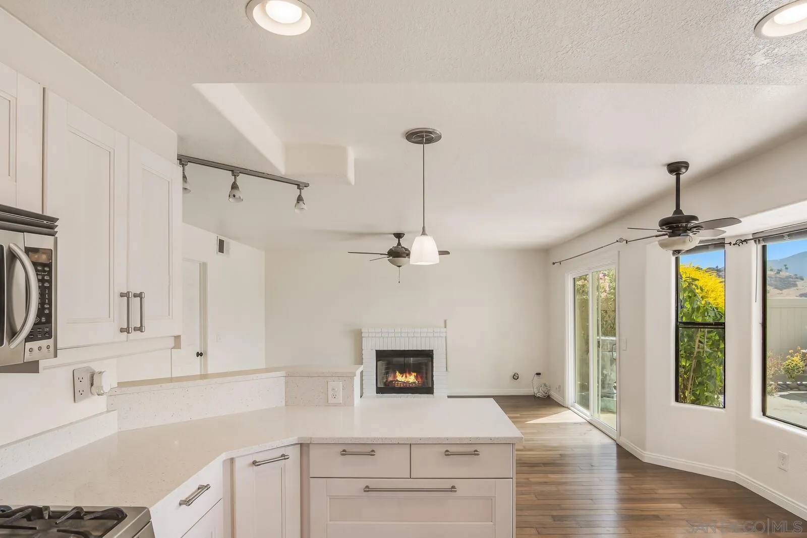 https://cdn.realtyfeed.com/cdn/127/250039802/1770e7a36520b10029f6eef5464d9a5c.webp