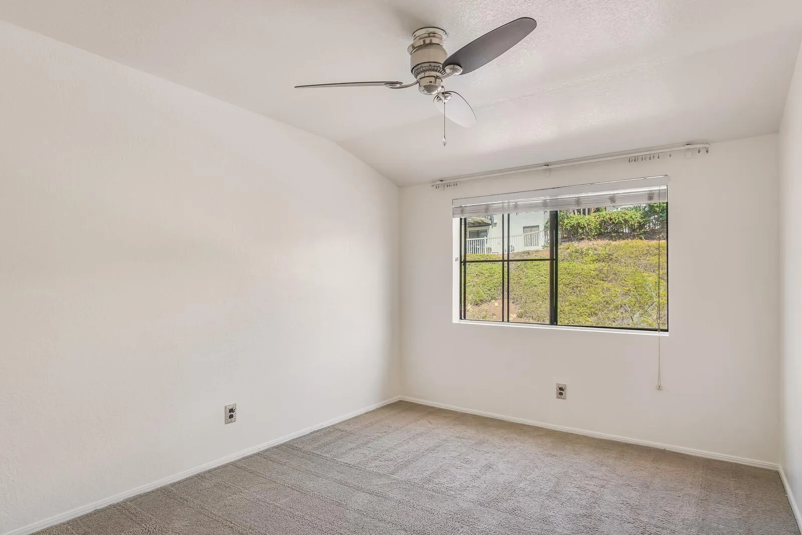 https://cdn.realtyfeed.com/cdn/127/250039802/636b1f7bcb101cc7f2eee85e92f14b47.webp