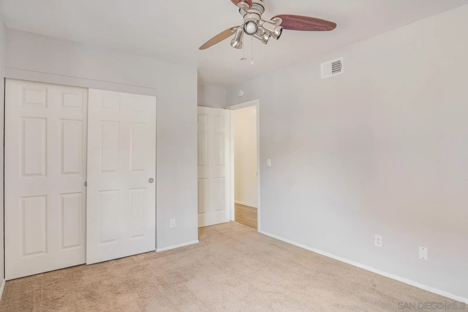 https://cdn.realtyfeed.com/cdn/127/250039802/77cafe6d6ef0372e700fd73b596d39cc.webp