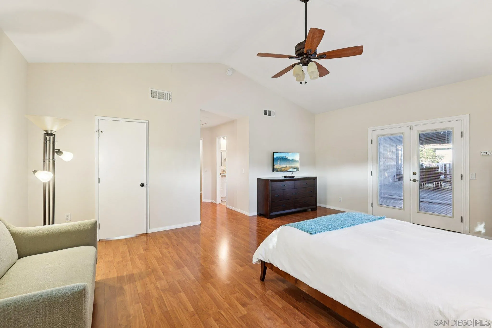 https://cdn.realtyfeed.com/cdn/127/250039803/8313c141909f98a14f38356bd19551f8.webp