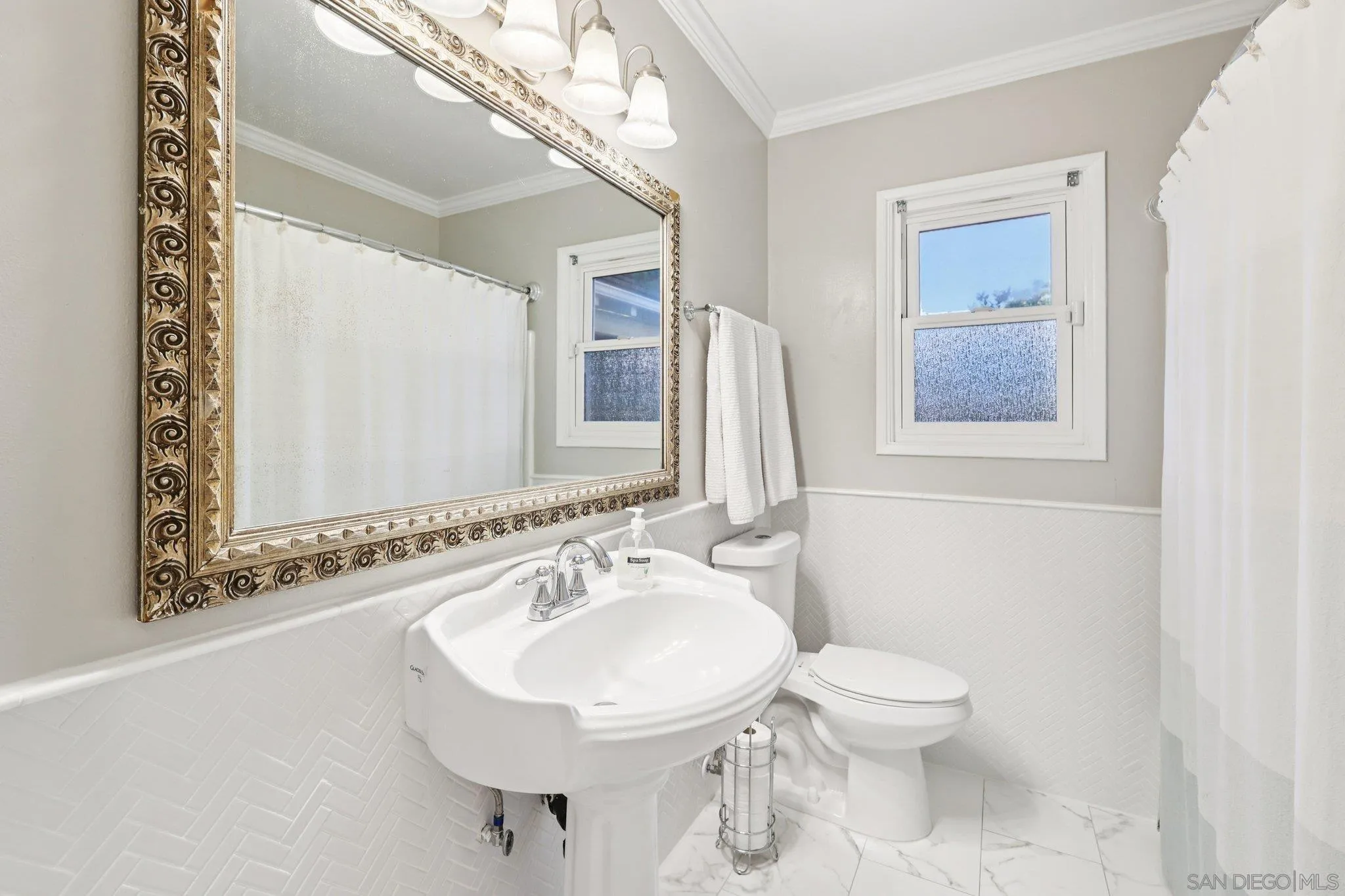 https://cdn.realtyfeed.com/cdn/127/250039803/d5f7214dd0ef66ec02190d198862c1d9.webp
