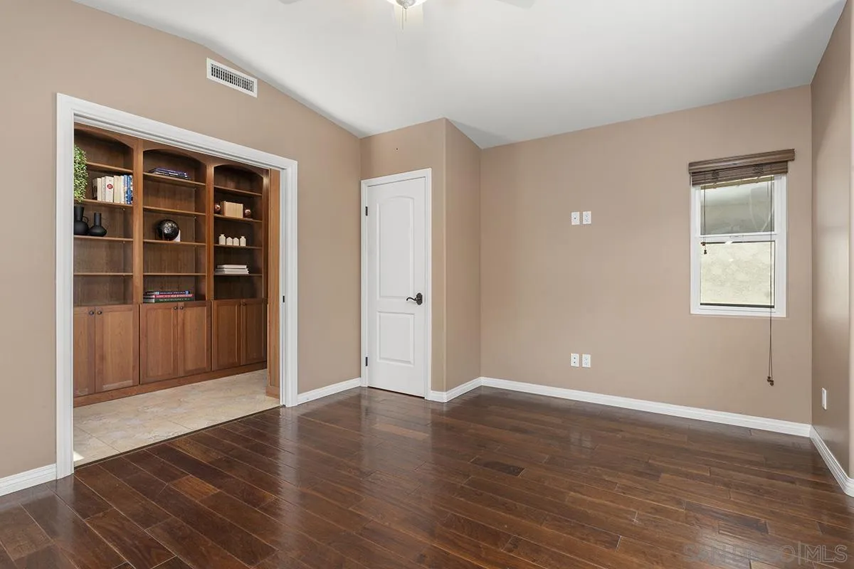 https://cdn.realtyfeed.com/cdn/127/250039808/10a40e5753a549691168be5401f78043.webp