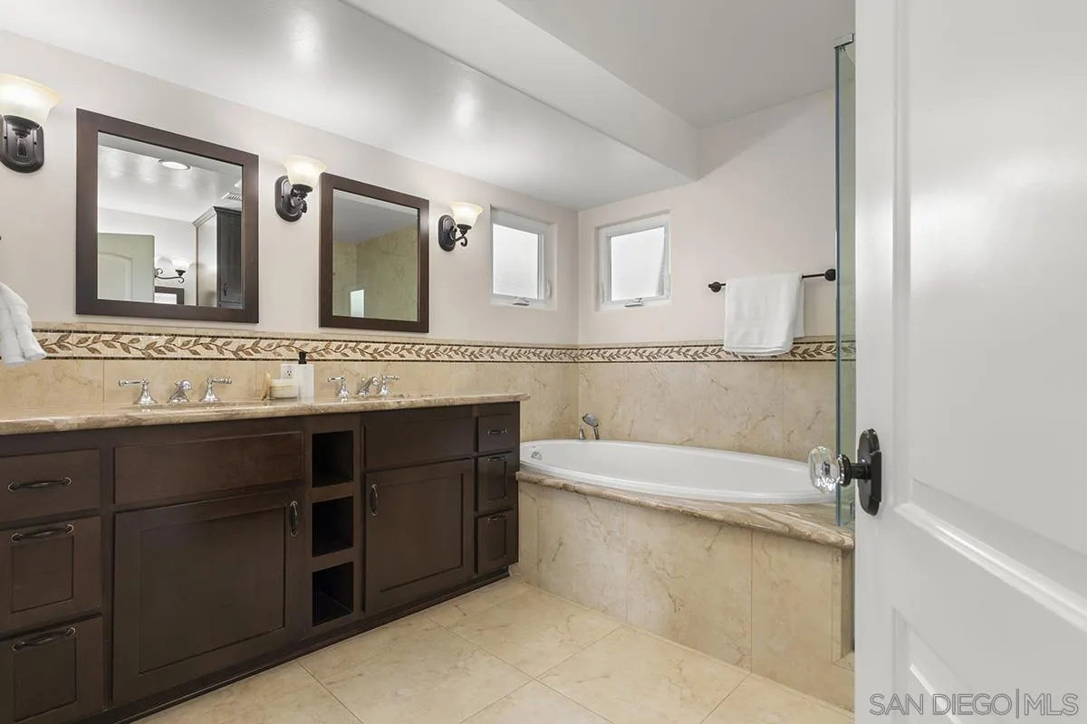 https://cdn.realtyfeed.com/cdn/127/250039808/eacf230693ee667fb96b8357305bd0f5.webp