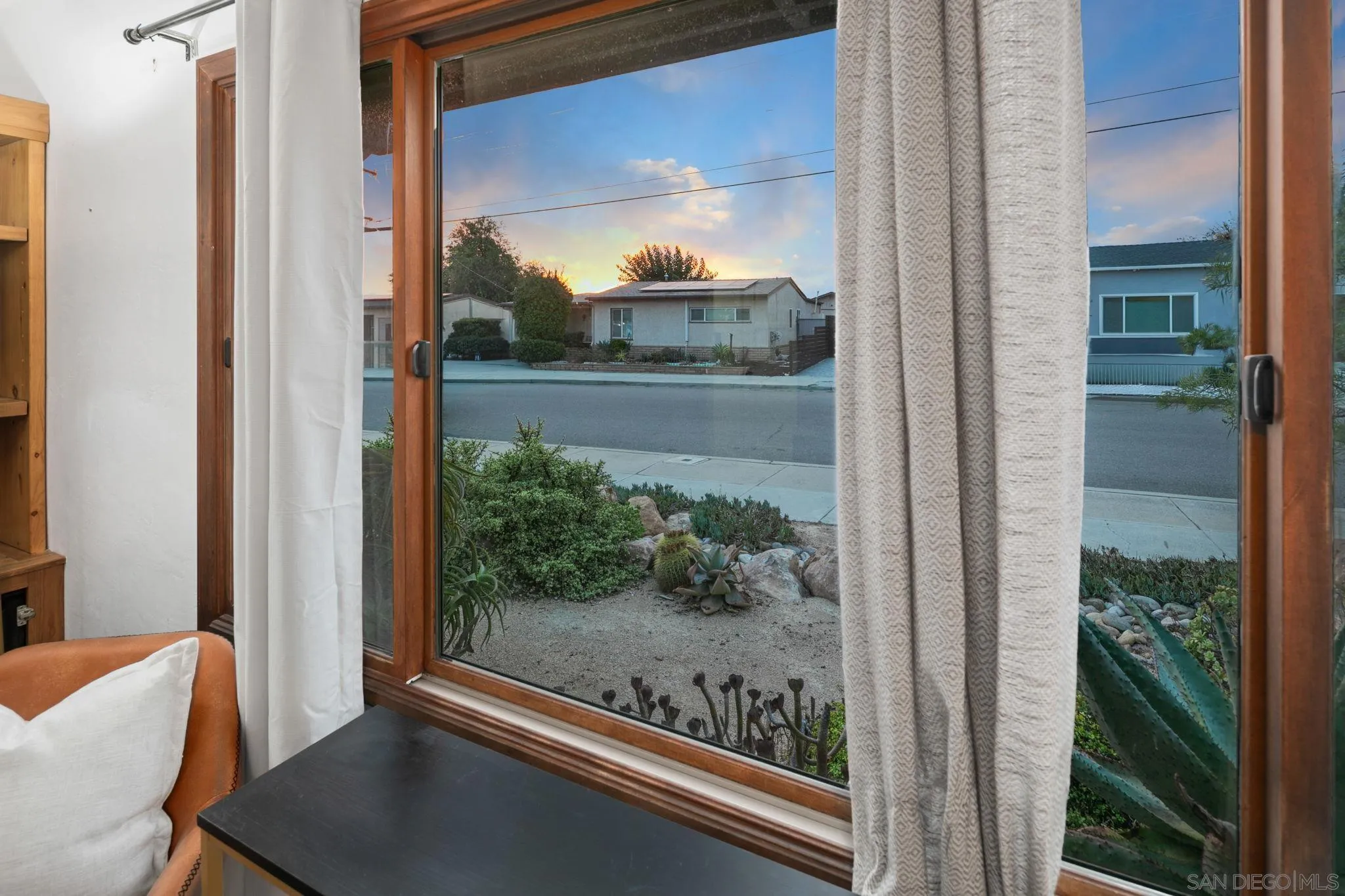 https://cdn.realtyfeed.com/cdn/127/250039812/728d1d71f96e67ce16bf565da3b22454.webp
