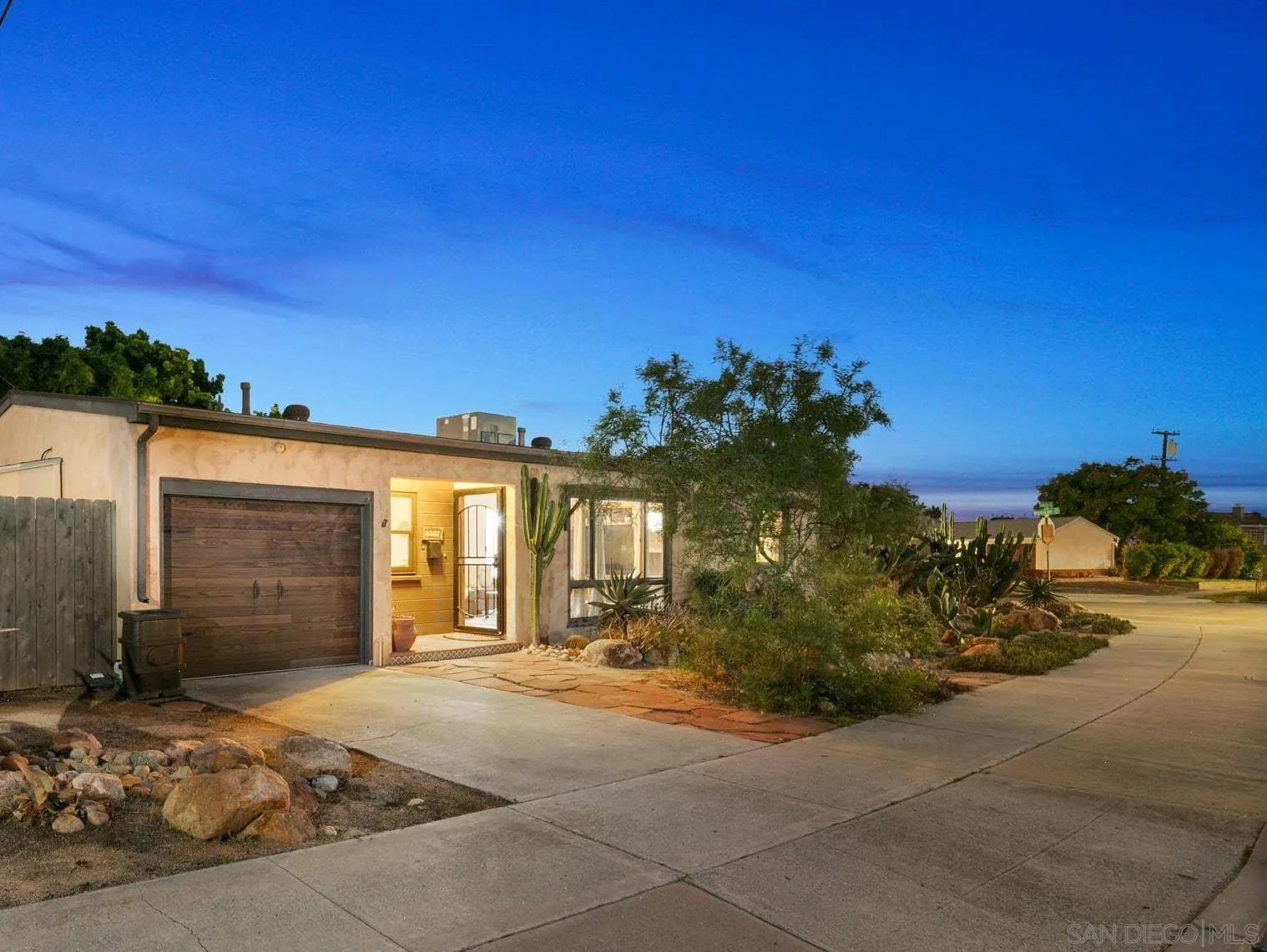 https://cdn.realtyfeed.com/cdn/127/250039812/8f64d6f0469d26ffdc208a2c7b931852.webp