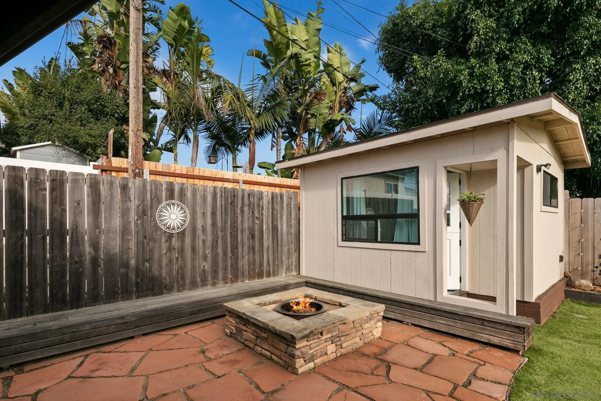 https://cdn.realtyfeed.com/cdn/127/250039812/ba4300af338faf0af2bd84b11ed17a3b.webp
