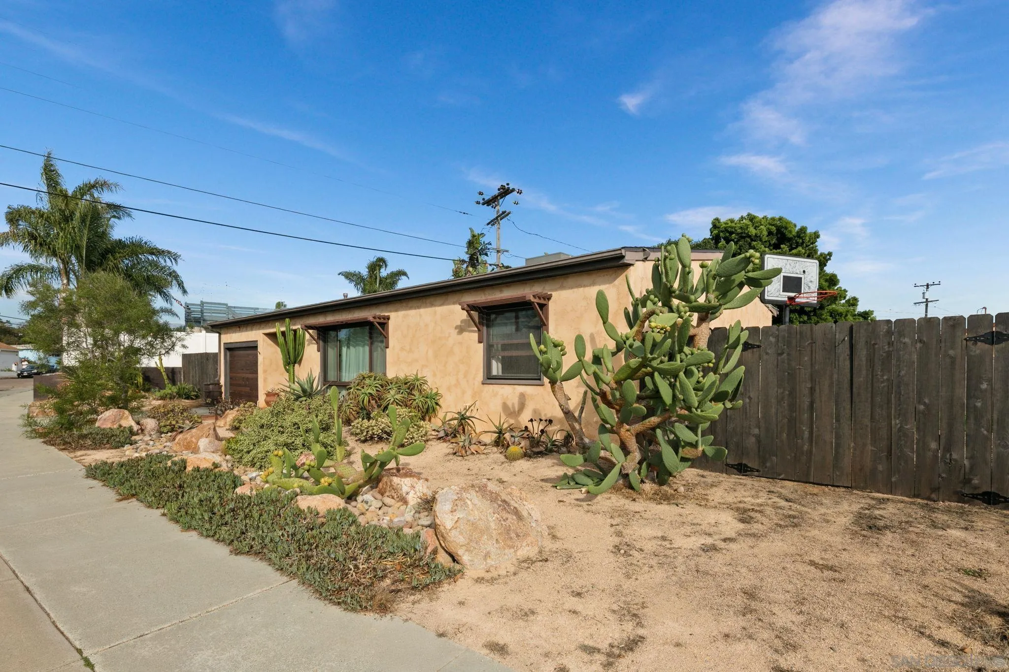 https://cdn.realtyfeed.com/cdn/127/250039812/ba52f103bffea5af1c19898cc8af2b20.webp