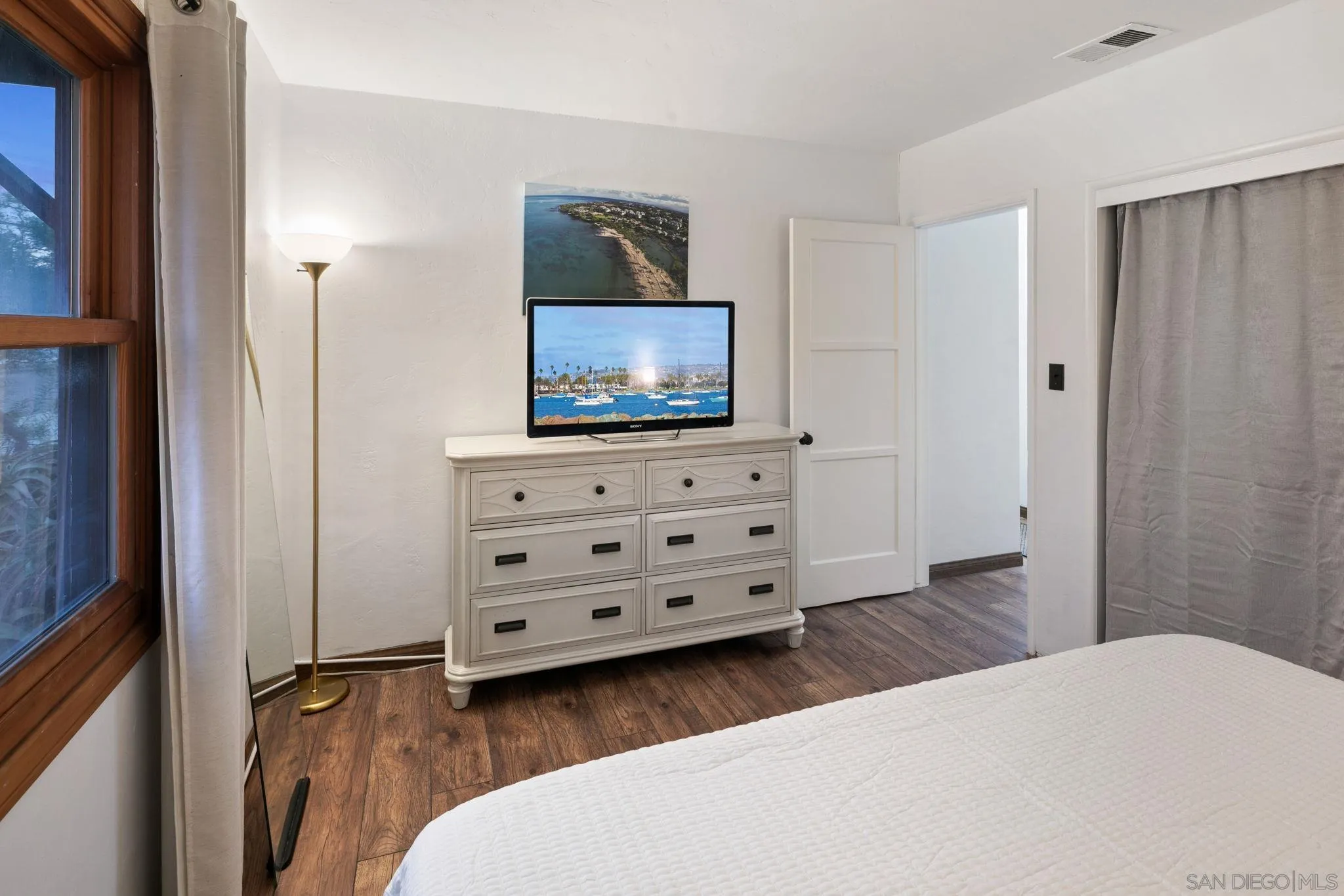 https://cdn.realtyfeed.com/cdn/127/250039812/d98d2a5c4512757bbcc0cd4952bf552a.webp
