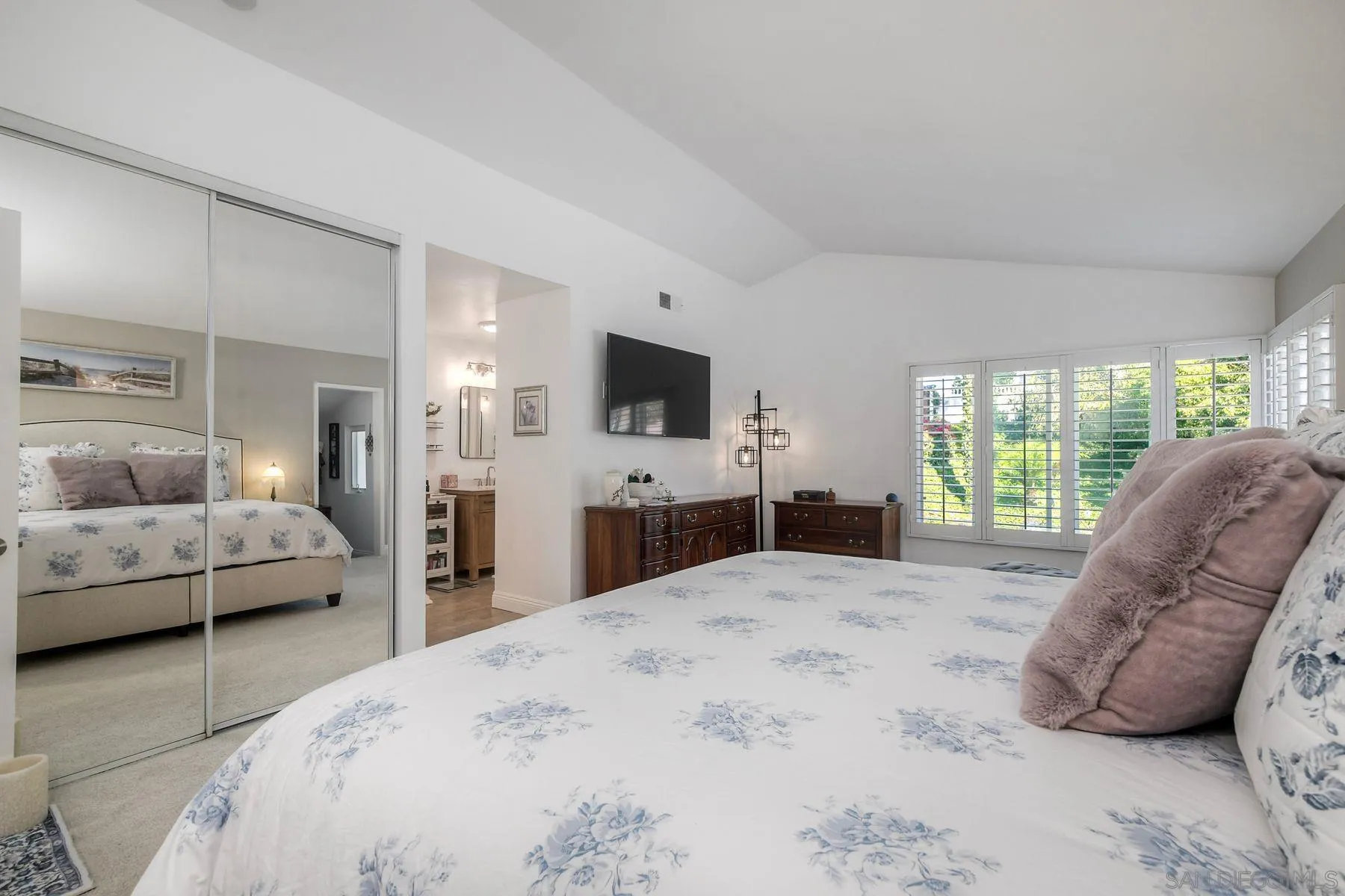 https://cdn.realtyfeed.com/cdn/127/250039815/30de57e23a9137bb684bc421db8c6aeb.webp