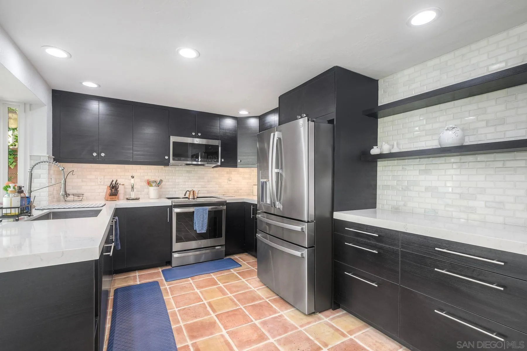 https://cdn.realtyfeed.com/cdn/127/250039815/edb645367d066ad8c0632910b6b2d47f.webp