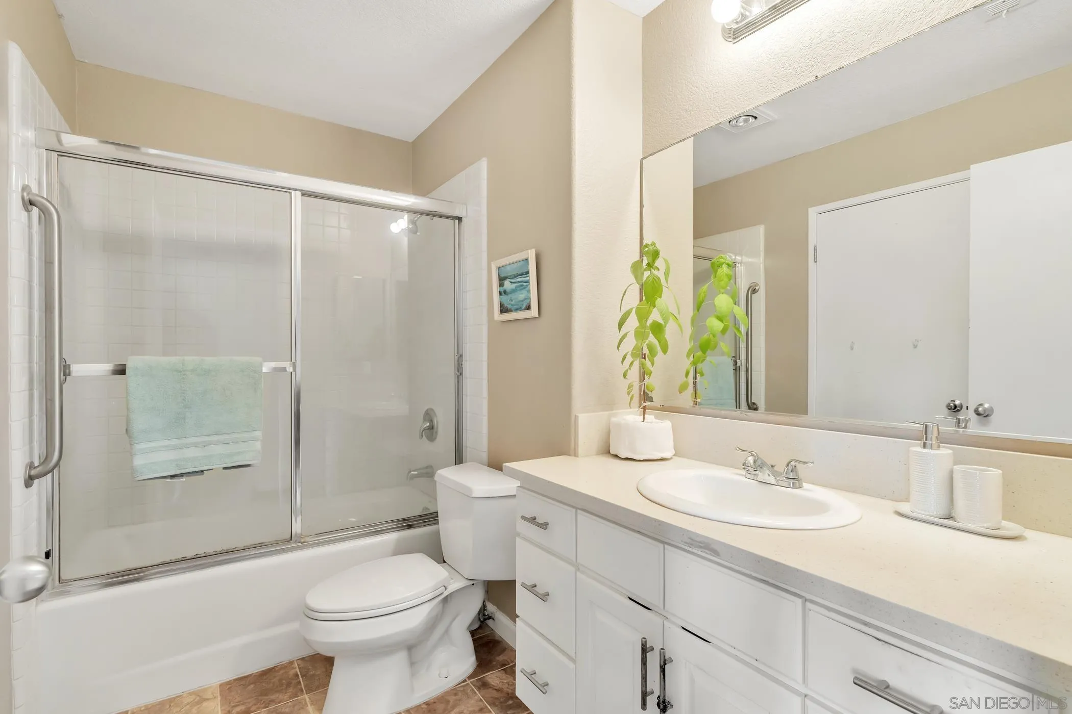 https://cdn.realtyfeed.com/cdn/127/250039817/da06a9479be4491e08d3a9ad73cb3a91.webp
