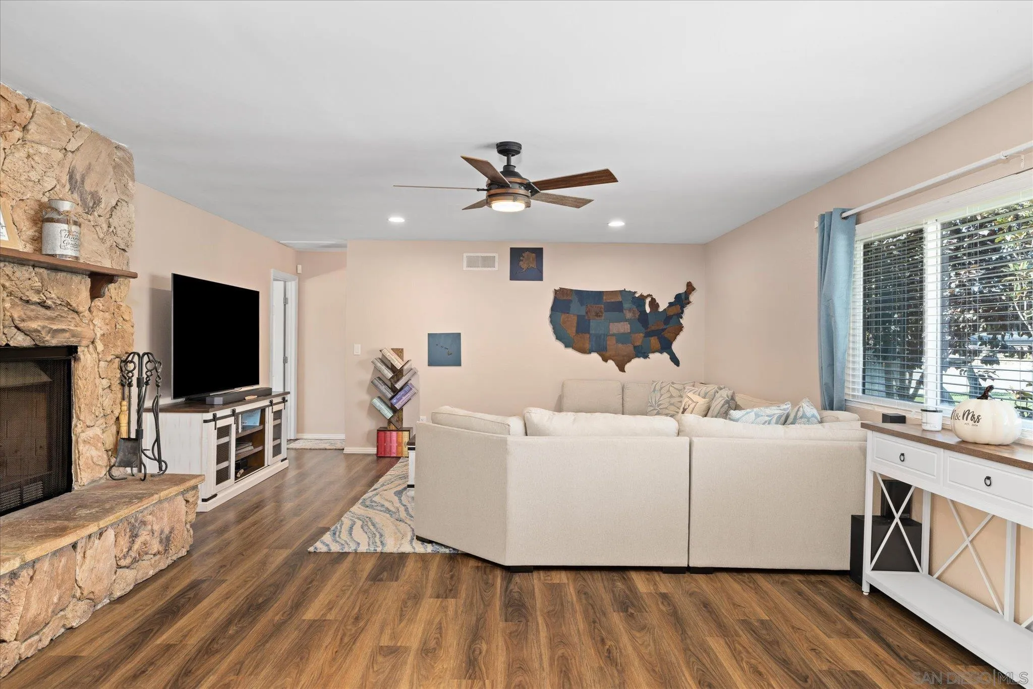 https://cdn.realtyfeed.com/cdn/127/250039825/dfe6cbb8faee1c1a337aae3a491685c6.webp