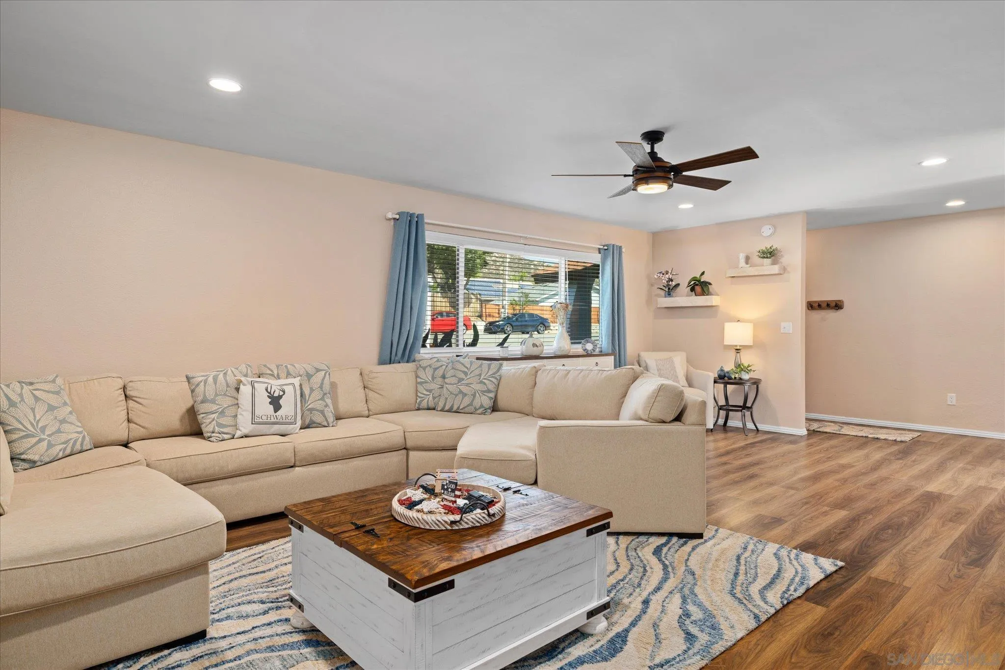 https://cdn.realtyfeed.com/cdn/127/250039825/ef0f7cdb34362e7f066541028f7f59f8.webp