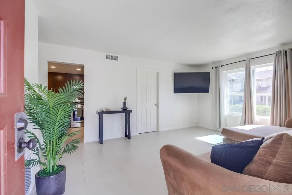 Photo #5: 250039830 Listing 