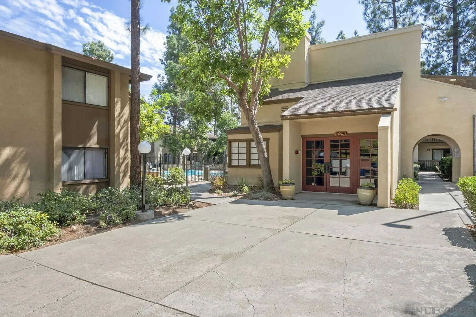 https://cdn.realtyfeed.com/cdn/127/250039837/7ac0fd839d23a7163aa02f52f65aa281.webp