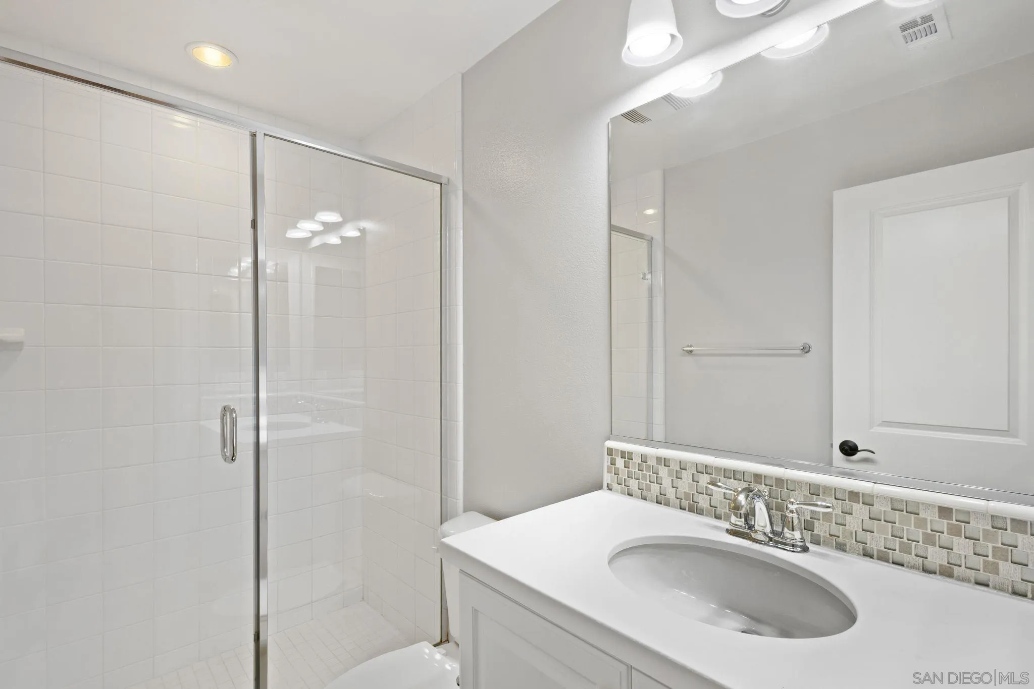 Photo #17: 250039840 Listing: Photo #17