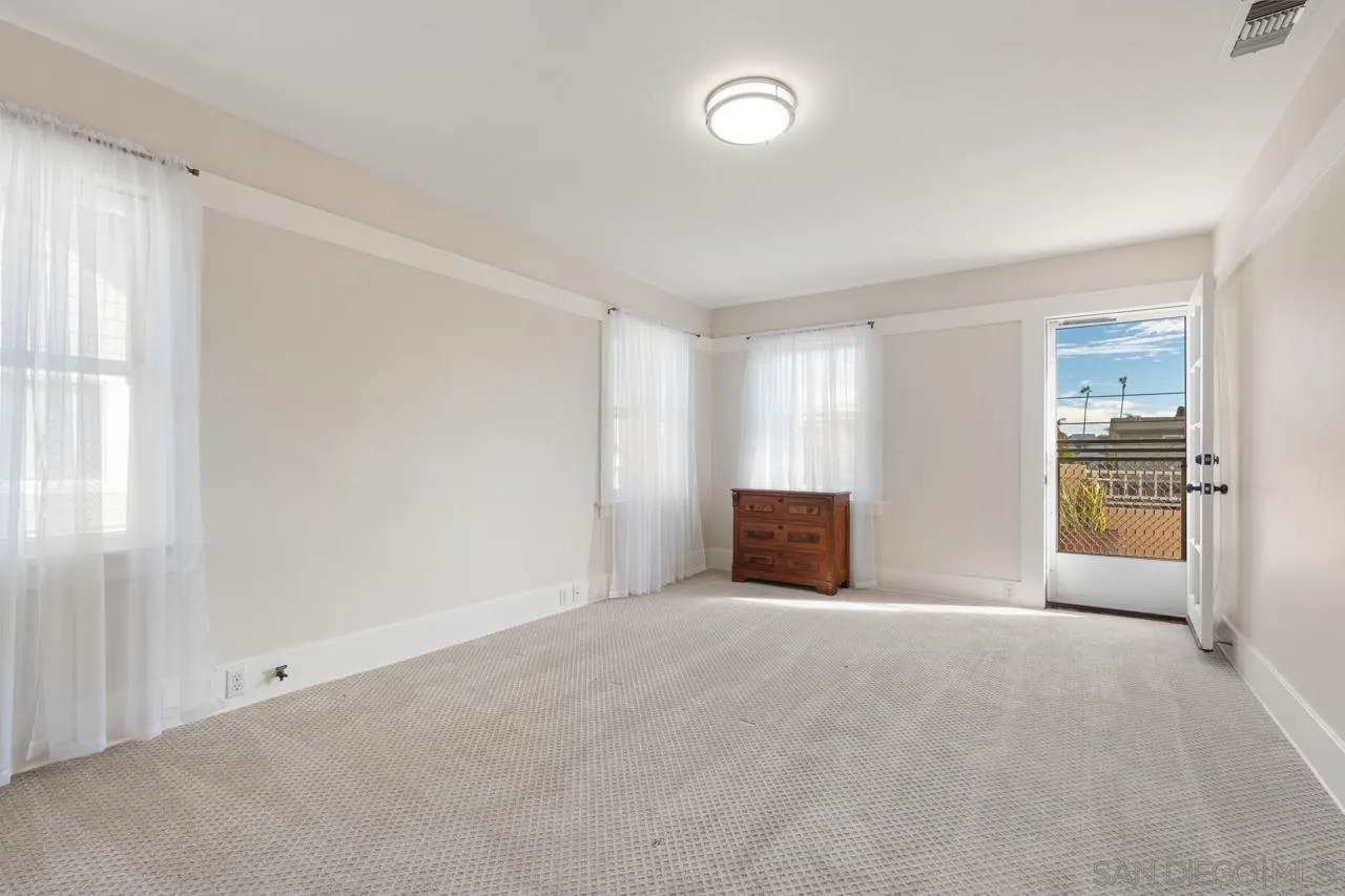 https://cdn.realtyfeed.com/cdn/127/250039845/231b26058978a4b066eaacd93421e94e.webp