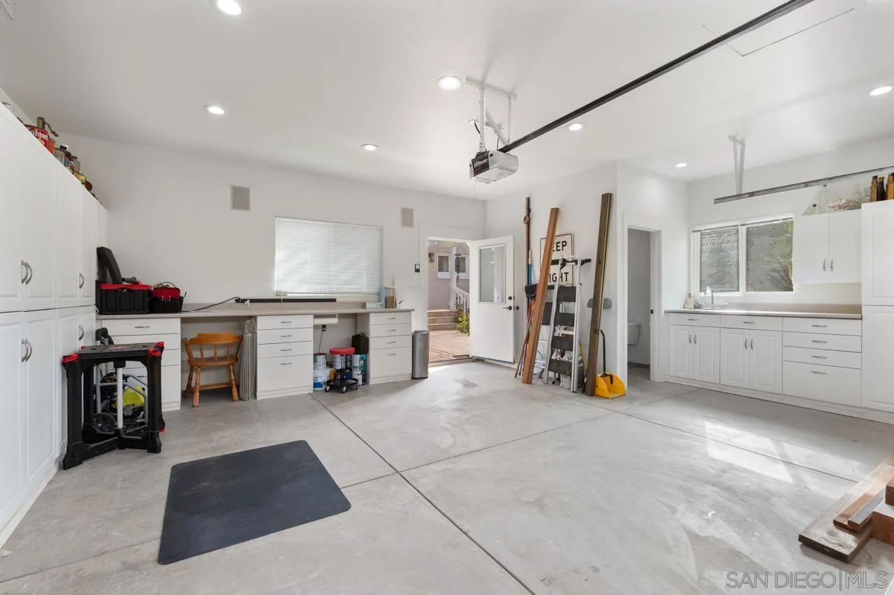 https://cdn.realtyfeed.com/cdn/127/250039845/897f0d4bbba6ba2c7426752fb6d5522f.webp