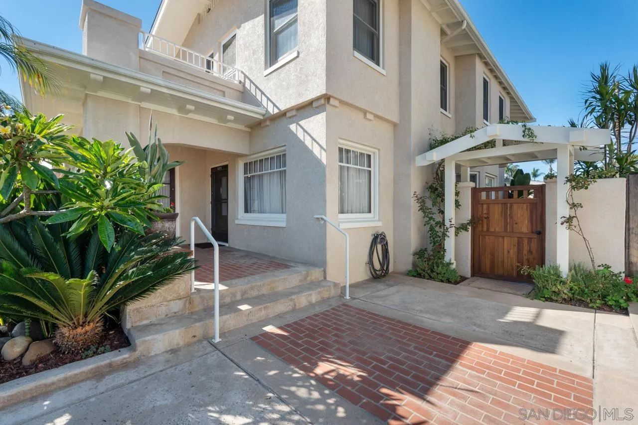 https://cdn.realtyfeed.com/cdn/127/250039845/c5870dee0b19f0212f1d572d479ce135.webp