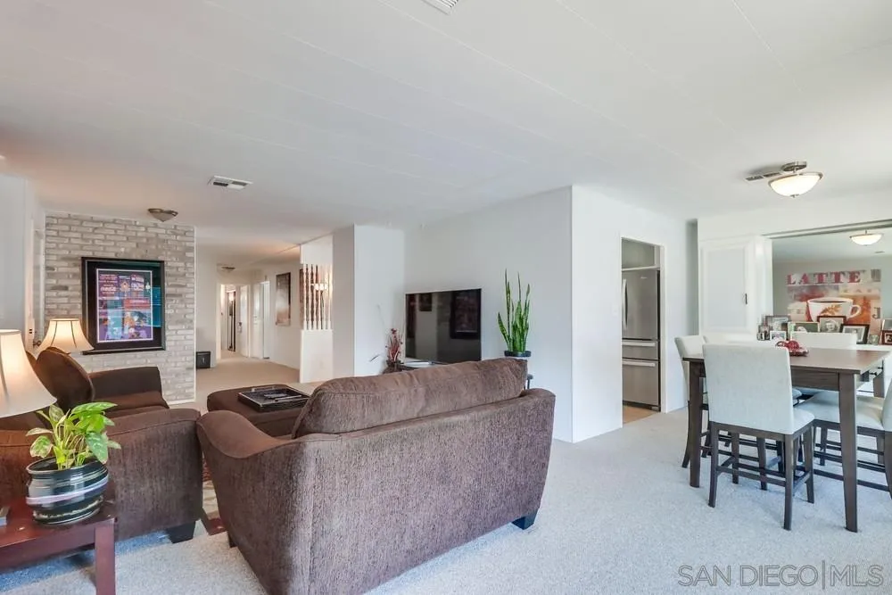 https://cdn.realtyfeed.com/cdn/127/250039846/4ce44a6d098c964fd0d1cec2eafce511.webp