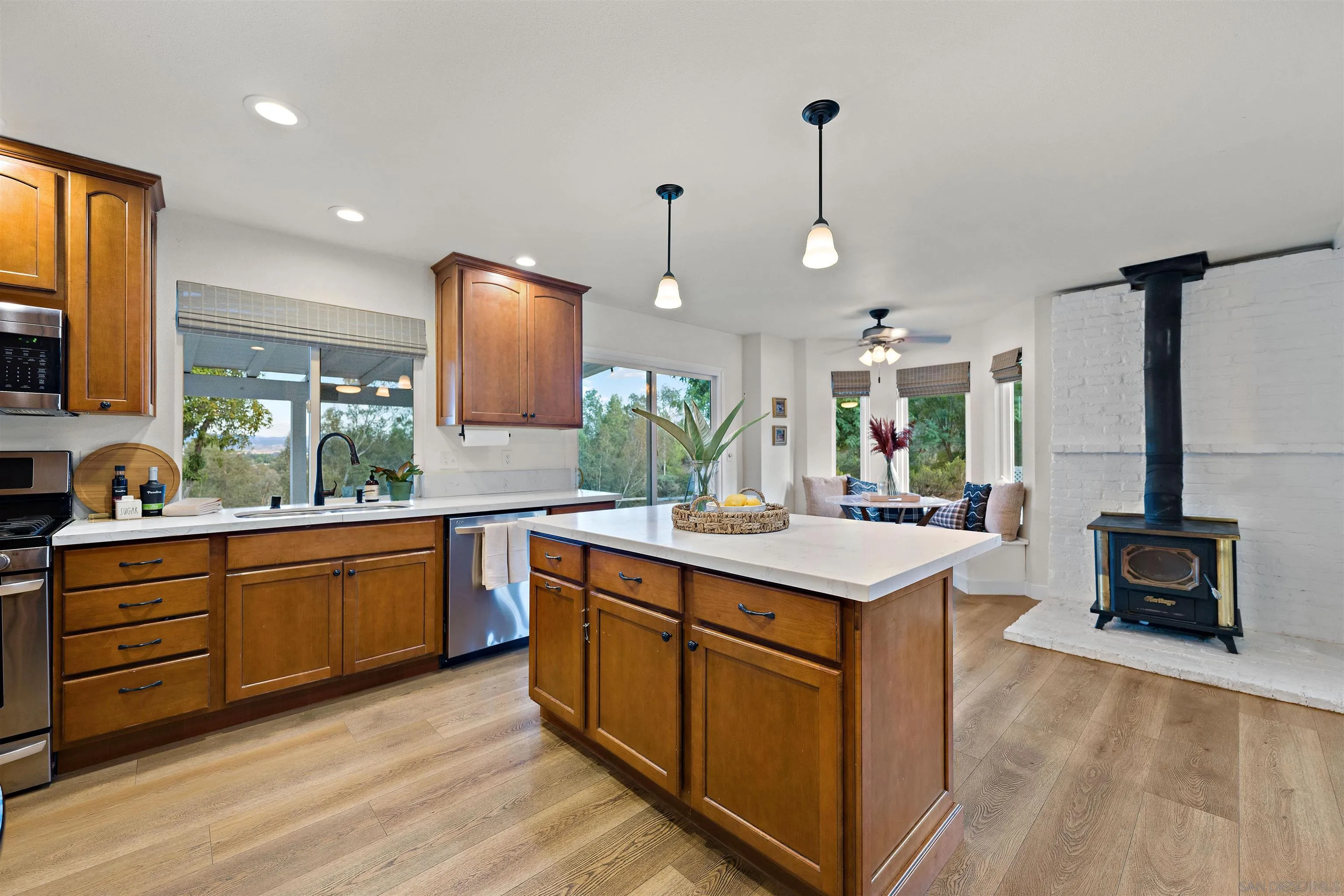 https://cdn.realtyfeed.com/cdn/127/250039854/8db963b7be2701517f8c87eced394f5f.webp