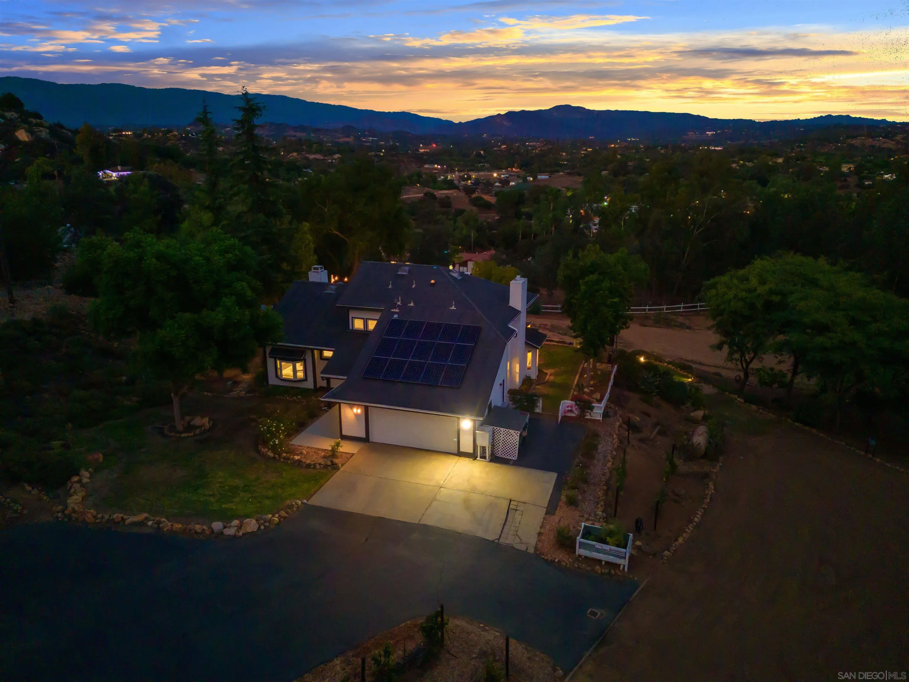 https://cdn.realtyfeed.com/cdn/127/250039854/f98ba096ff3dadd4aeb8ba02e7282c2e.webp