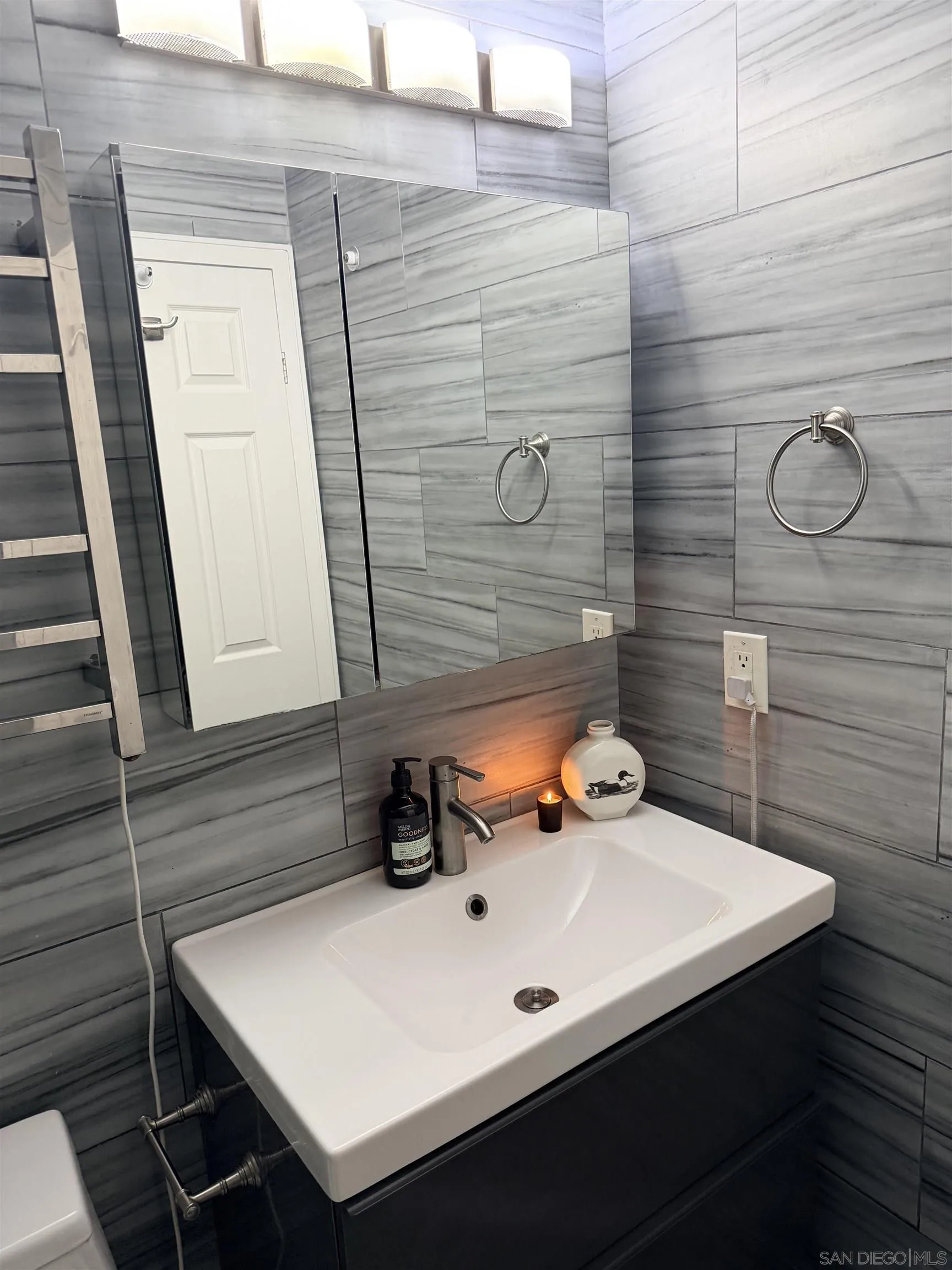 https://cdn.realtyfeed.com/cdn/127/250039864/19da4e6157db0a2a58aaecc4f7b7ada9.webp