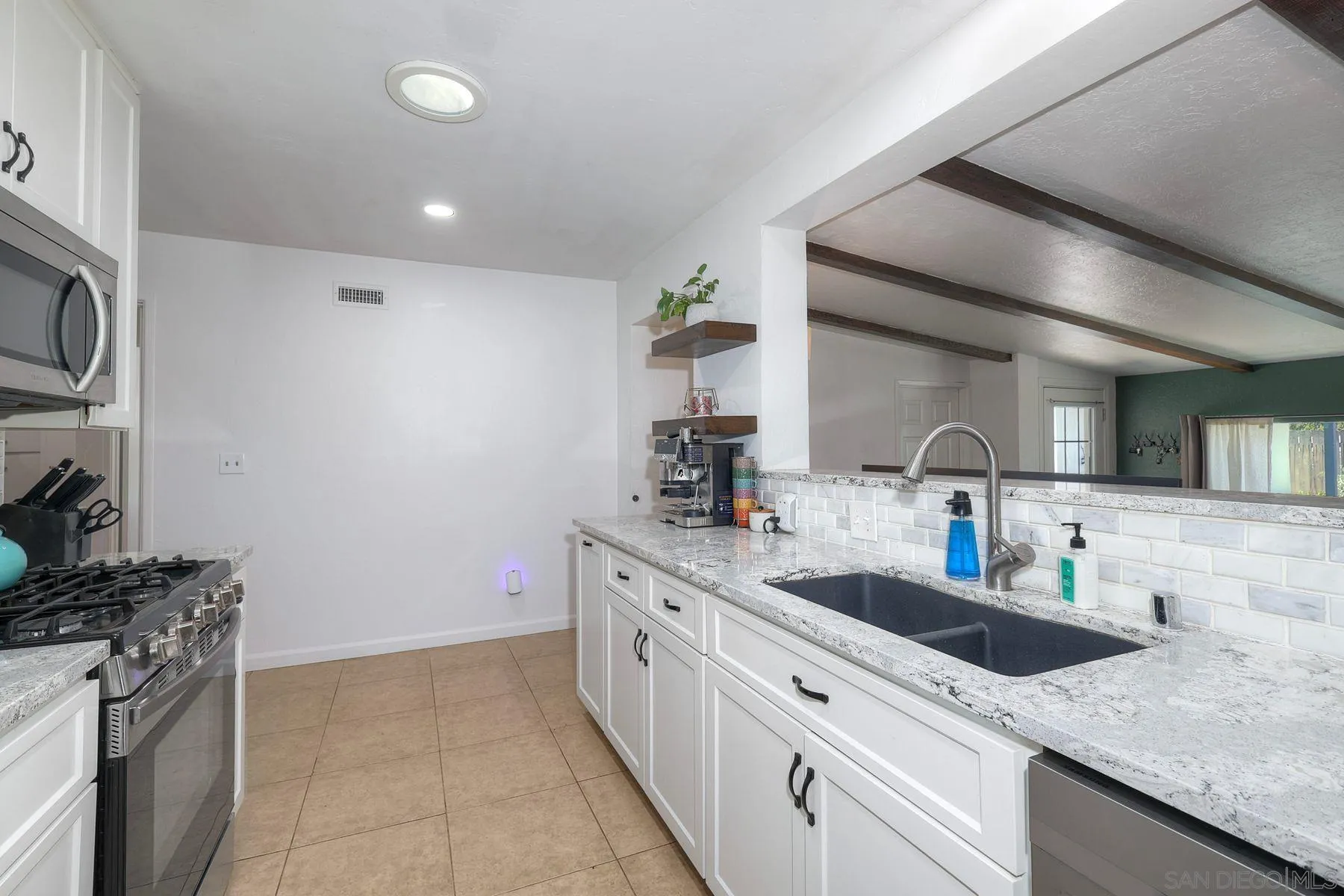 https://cdn.realtyfeed.com/cdn/127/250039865/2d8cd35c63fd3f73b57829b0766e8cb1.webp