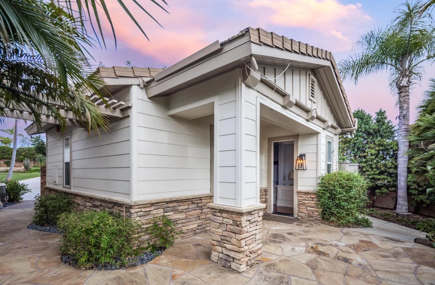 https://cdn.realtyfeed.com/cdn/127/250039866/0ec3f7abfd1c00acfcb7fe0dc6cb9954.webp