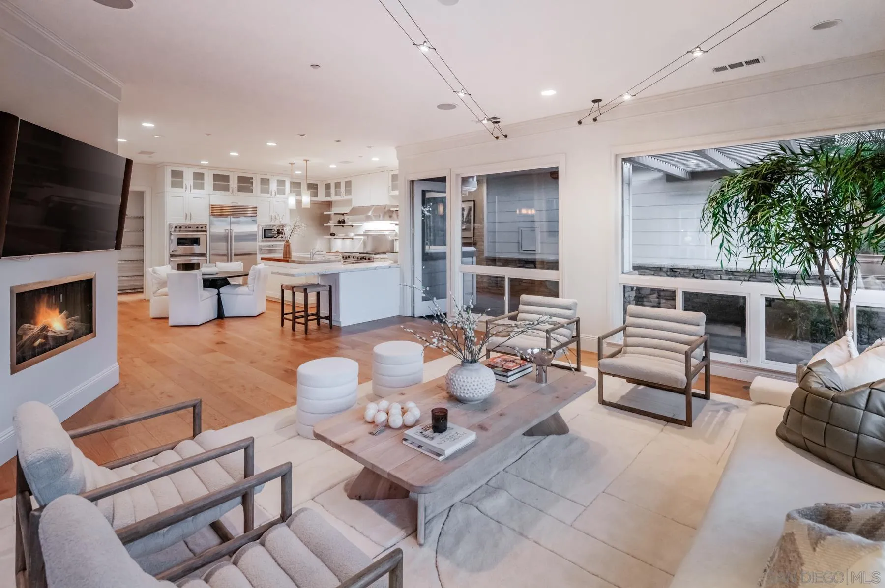 https://cdn.realtyfeed.com/cdn/127/250039866/324afd38eecc9c2ae2d2a008d59c5c67.webp