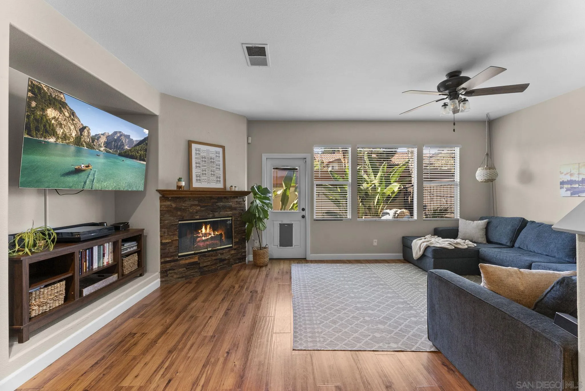 More Details about MLS # 250039868 : 625 SUMNER WAY UNIT 4