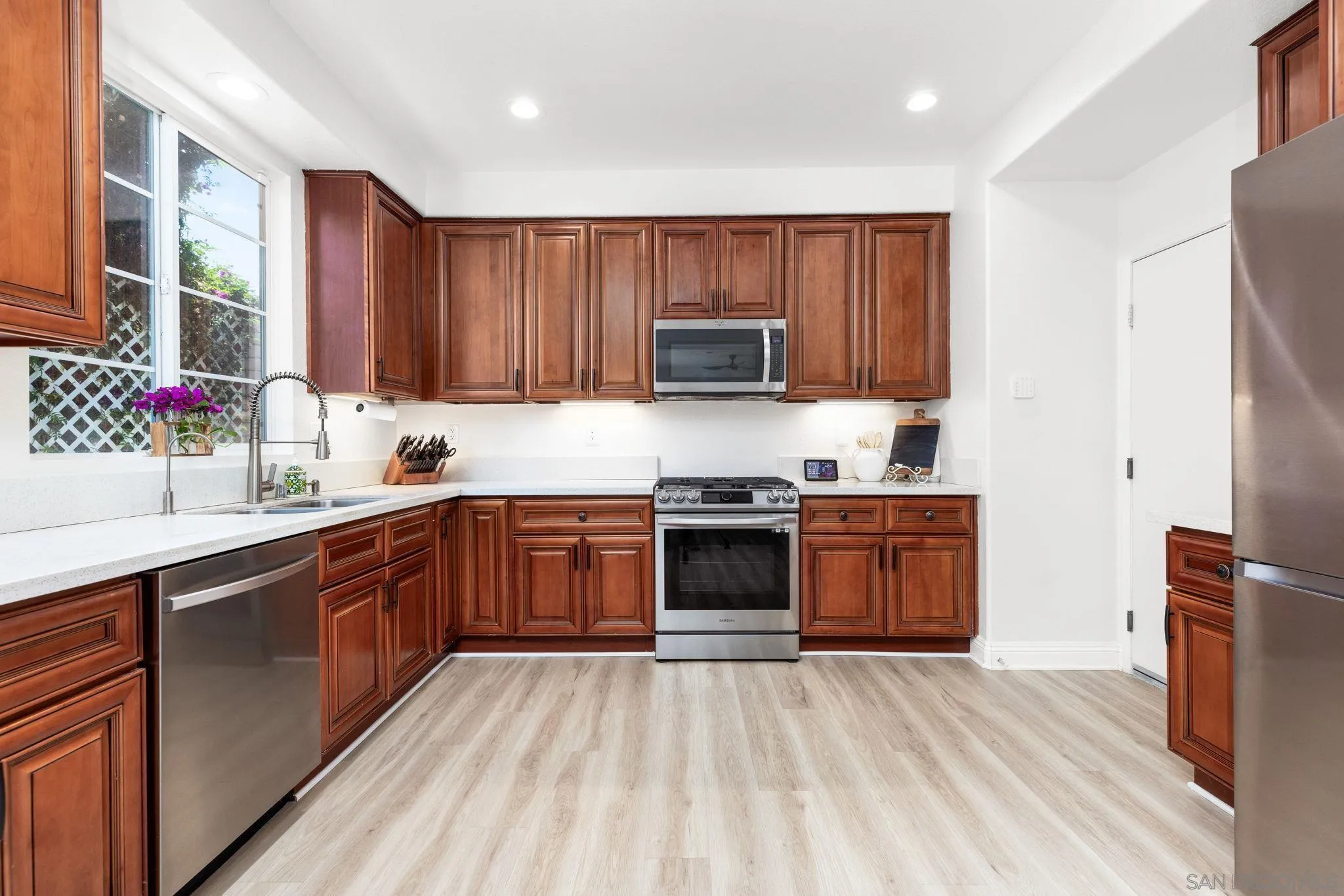 https://cdn.realtyfeed.com/cdn/127/250039872/40f450b98b9cacdeb4ecd0d6461101a0.webp