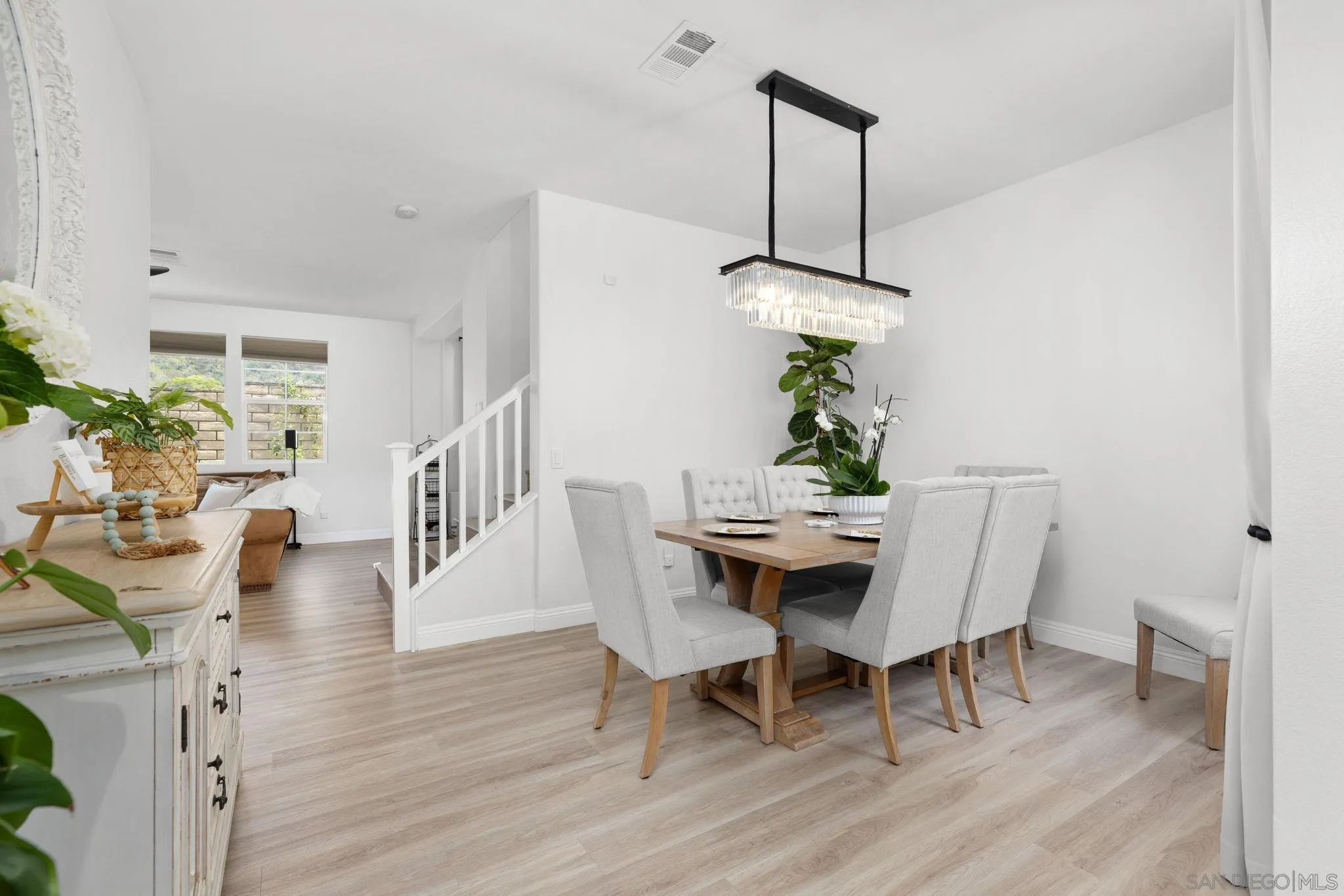 https://cdn.realtyfeed.com/cdn/127/250039872/ca834c9867307bb9436fbb44ab6eb6b4.webp