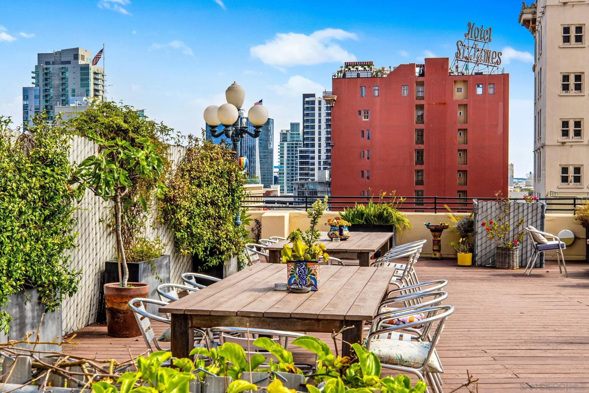 https://cdn.realtyfeed.com/cdn/127/250039875/2bec178b6d0b8d358dbf2b54d01a9eb1.webp