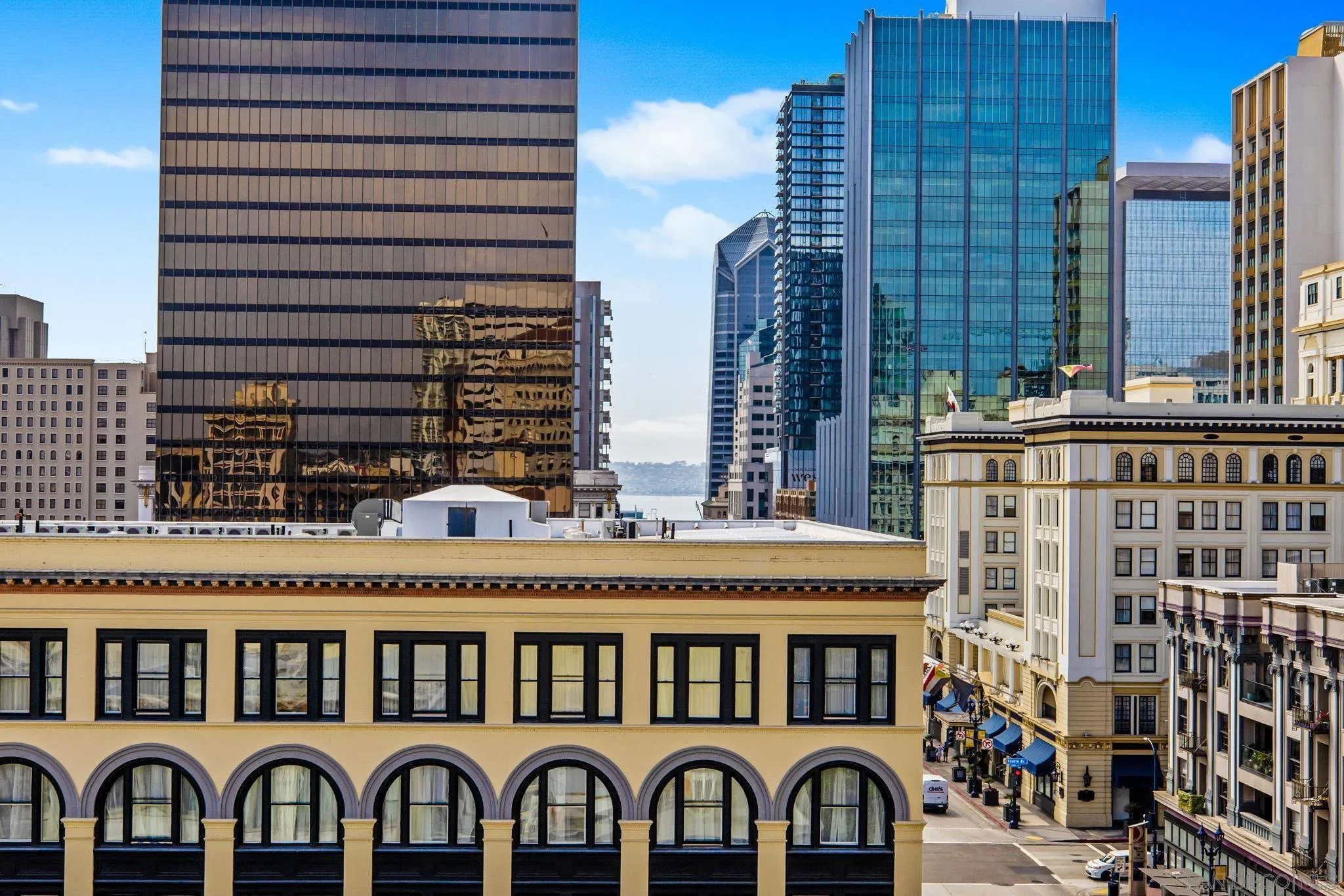 https://cdn.realtyfeed.com/cdn/127/250039875/6c3e3d69bba42b01f06aefd18f72f4b5.webp
